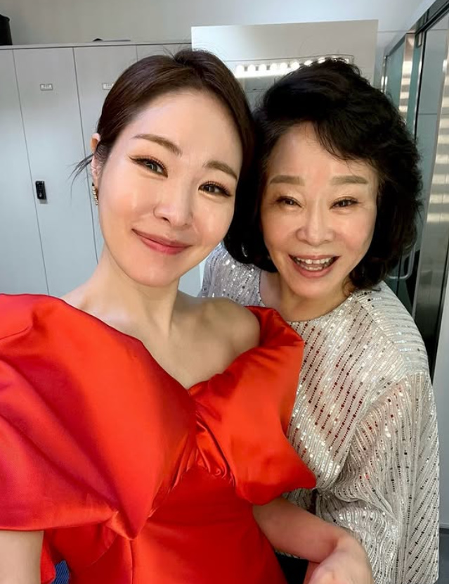 Mẹ con diễn vi&ecirc;n l&agrave; 