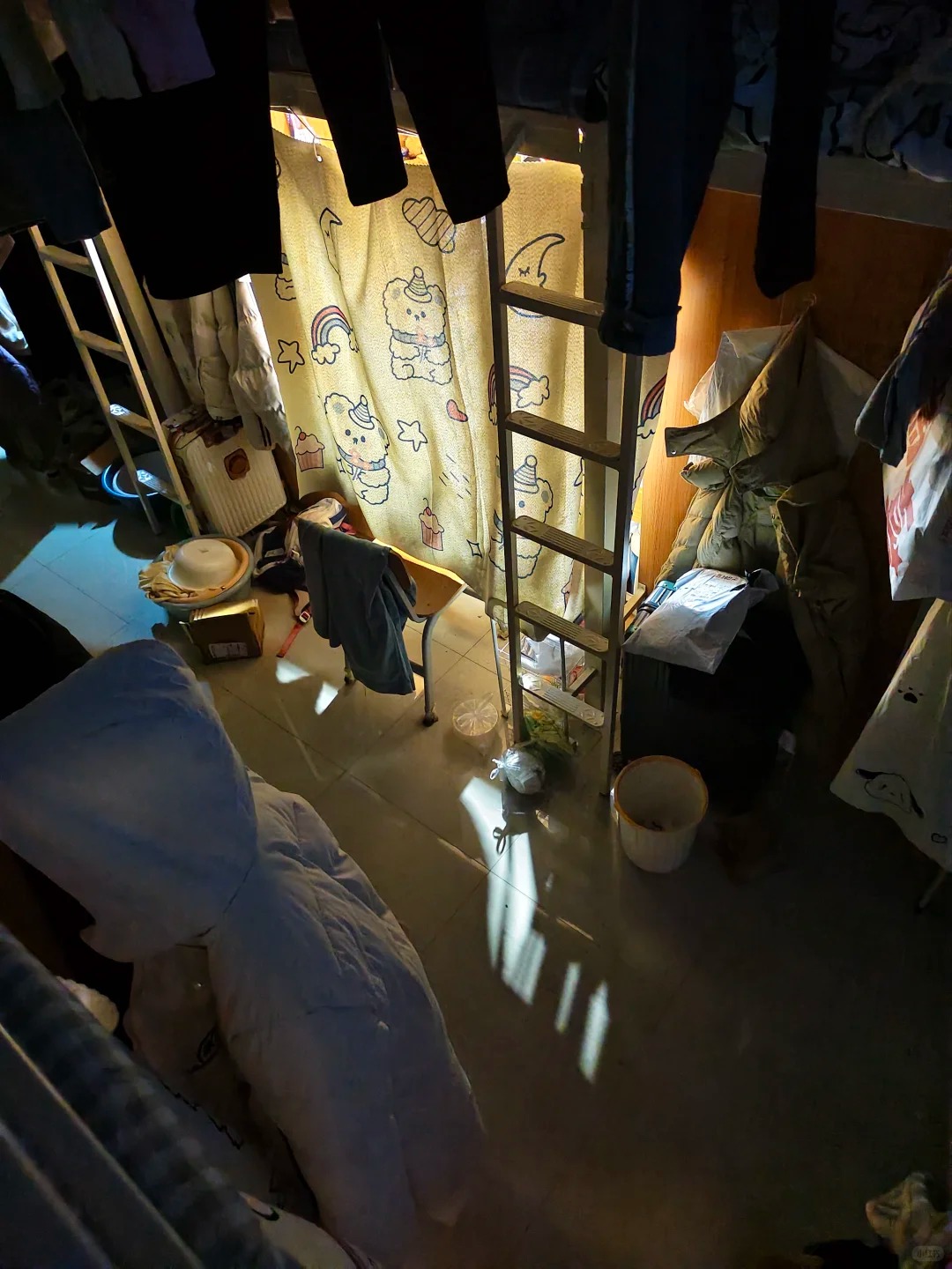 C&aacute;ch nằm của người EQ cao cũng kh&aacute;c- Ảnh 1.