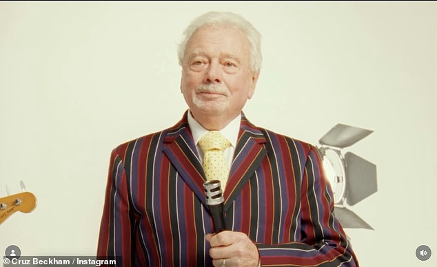 Đ&aacute;p trả h&agrave;nh động phũ ph&agrave;ng của anh cả, Cruz Beckham chứng minh ai mới l&agrave; 