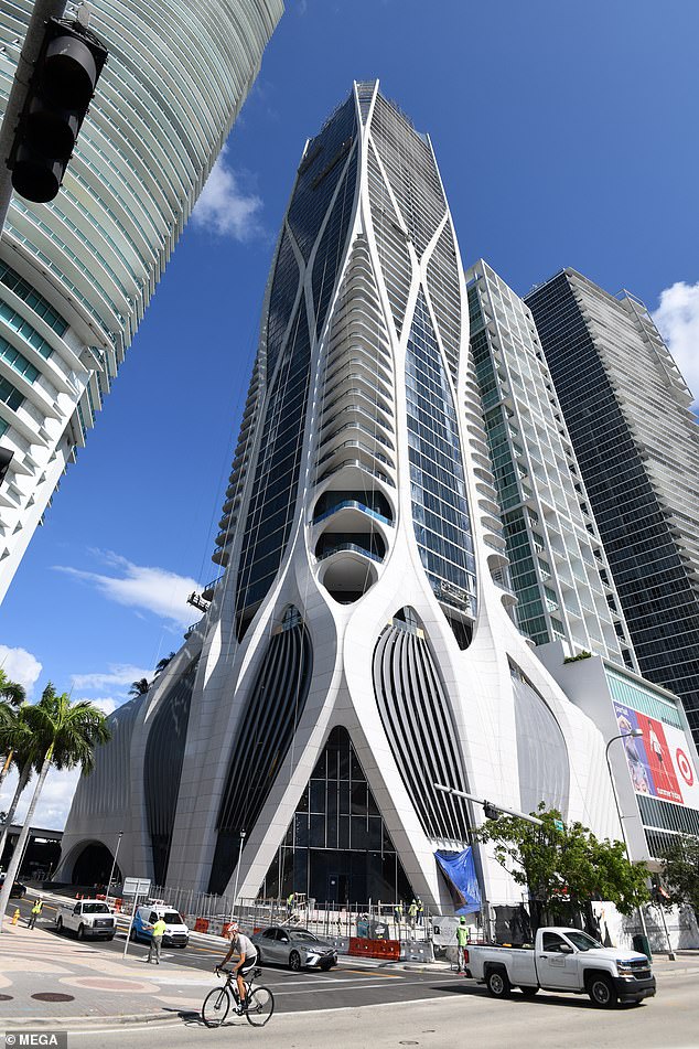 David Beckham b&aacute;n penhouse 600 tỷ giữa l&uacute;c 