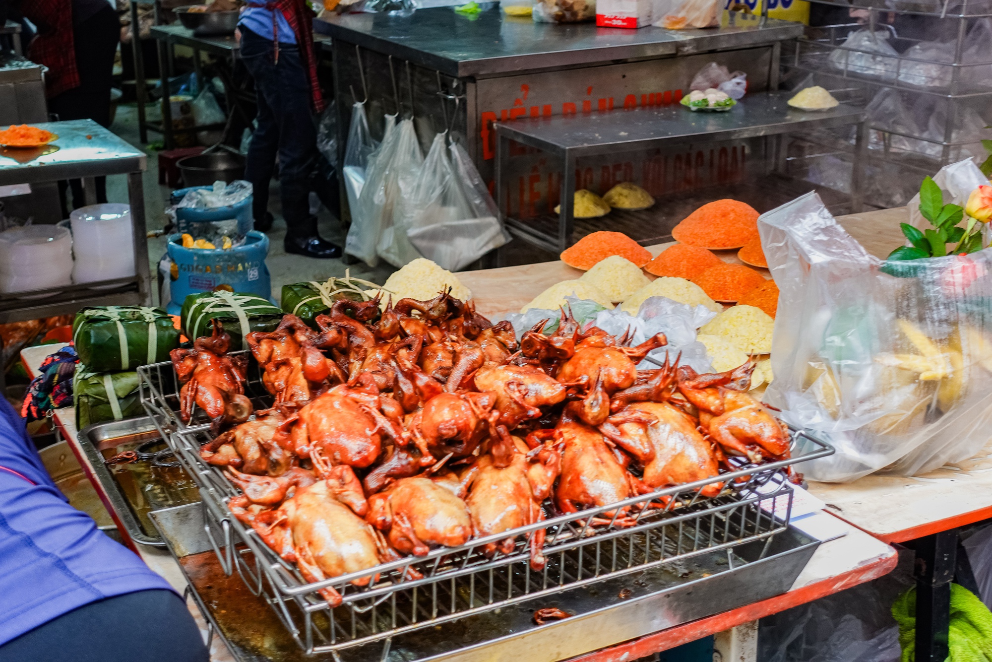 G&agrave; luộc 1 triệu/con vẫn đổ x&ocirc; mua - đ&acirc;y l&agrave; khu chợ hot nhất H&agrave; Nội h&ocirc;m nay!- Ảnh 13.