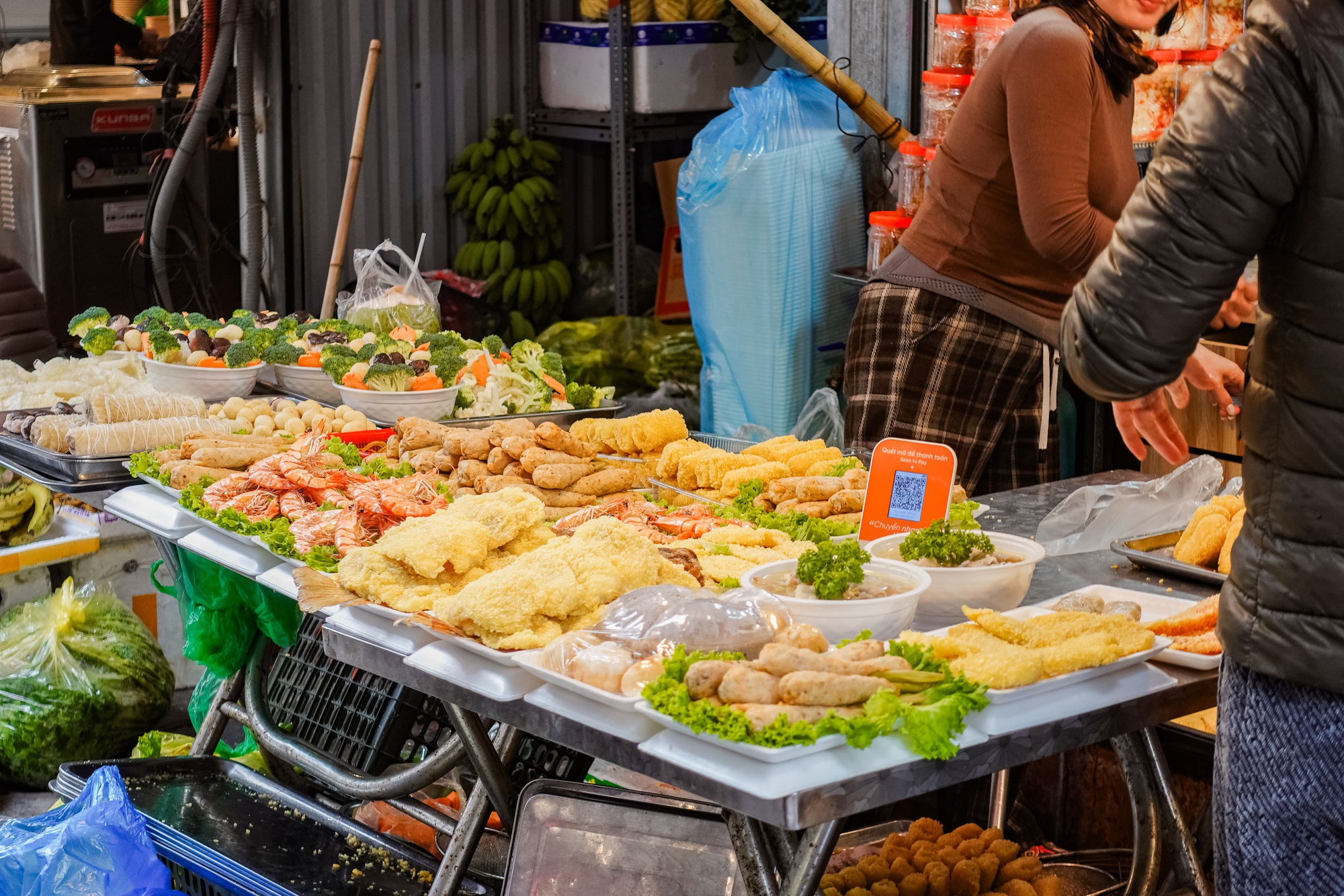 G&agrave; luộc 1 triệu/con vẫn đổ x&ocirc; mua - đ&acirc;y l&agrave; khu chợ hot nhất H&agrave; Nội h&ocirc;m nay!- Ảnh 14.