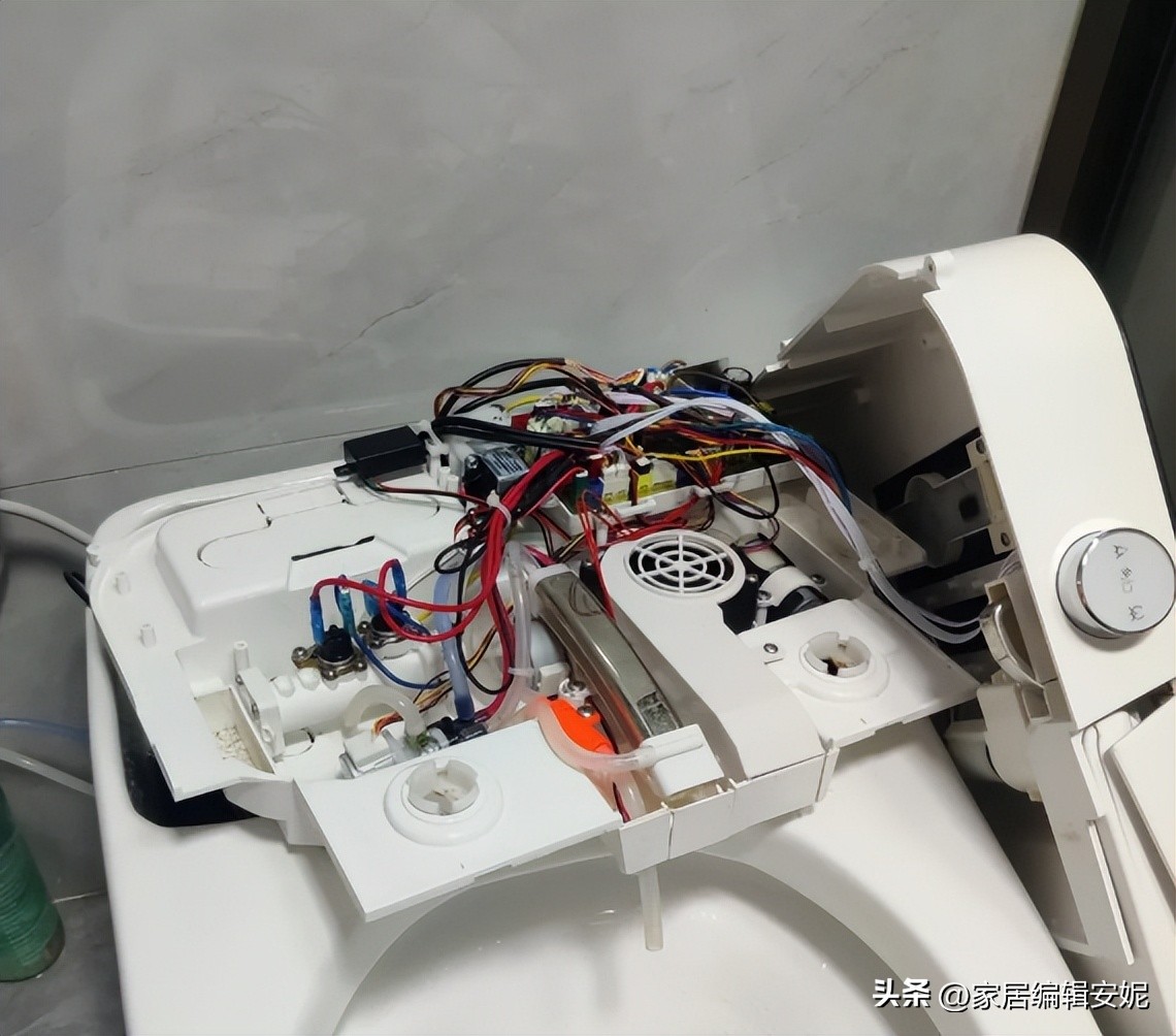 Sau 1 năm d&ugrave;ng bồn cầu th&ocirc;ng minh, t&ocirc;i hiểu v&igrave; sao c&oacute; nh&agrave; khen hết lời, c&oacute; nh&agrave; lại hối hận tr&agrave;n ngập- Ảnh 5.