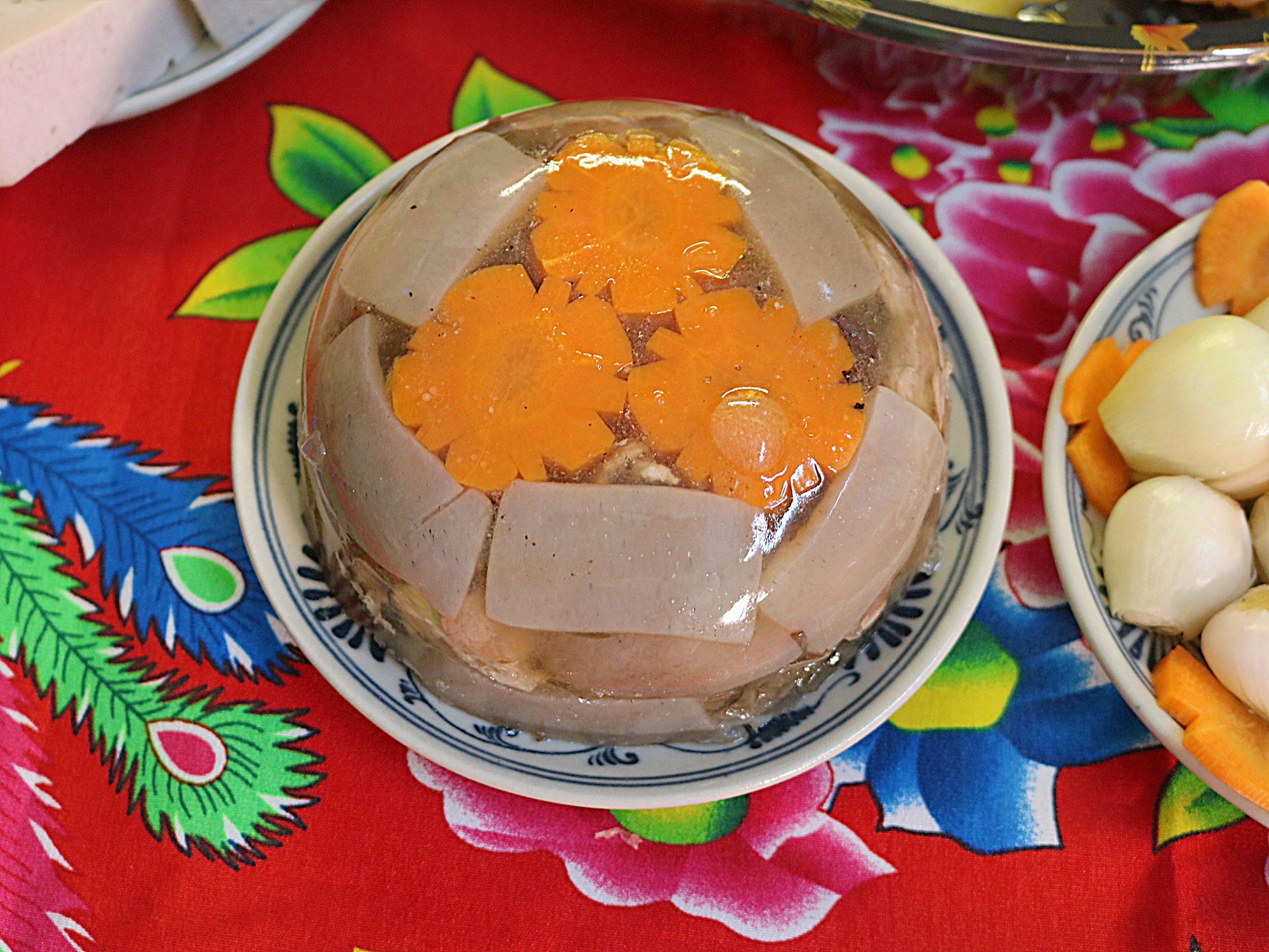 Đặc sản nỗi nhớ g&oacute;i tr&ograve;n trong b&aacute;t thịt đ&ocirc;ng trong veo: M&oacute;n ăn "lạnh" nhưng sưởi ấm cả m&ugrave;a đo&agrave;n vi&ecirc;n- Ảnh 4.