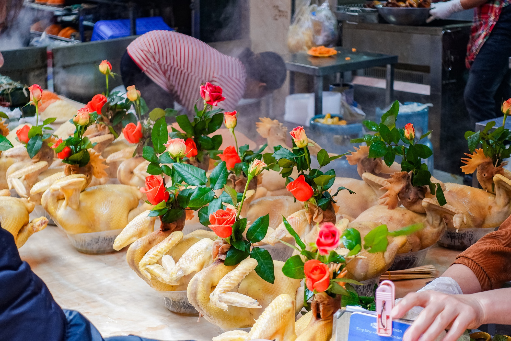 G&agrave; luộc 1 triệu/con vẫn đổ x&ocirc; mua - đ&acirc;y l&agrave; khu chợ hot nhất H&agrave; Nội h&ocirc;m nay!- Ảnh 5.