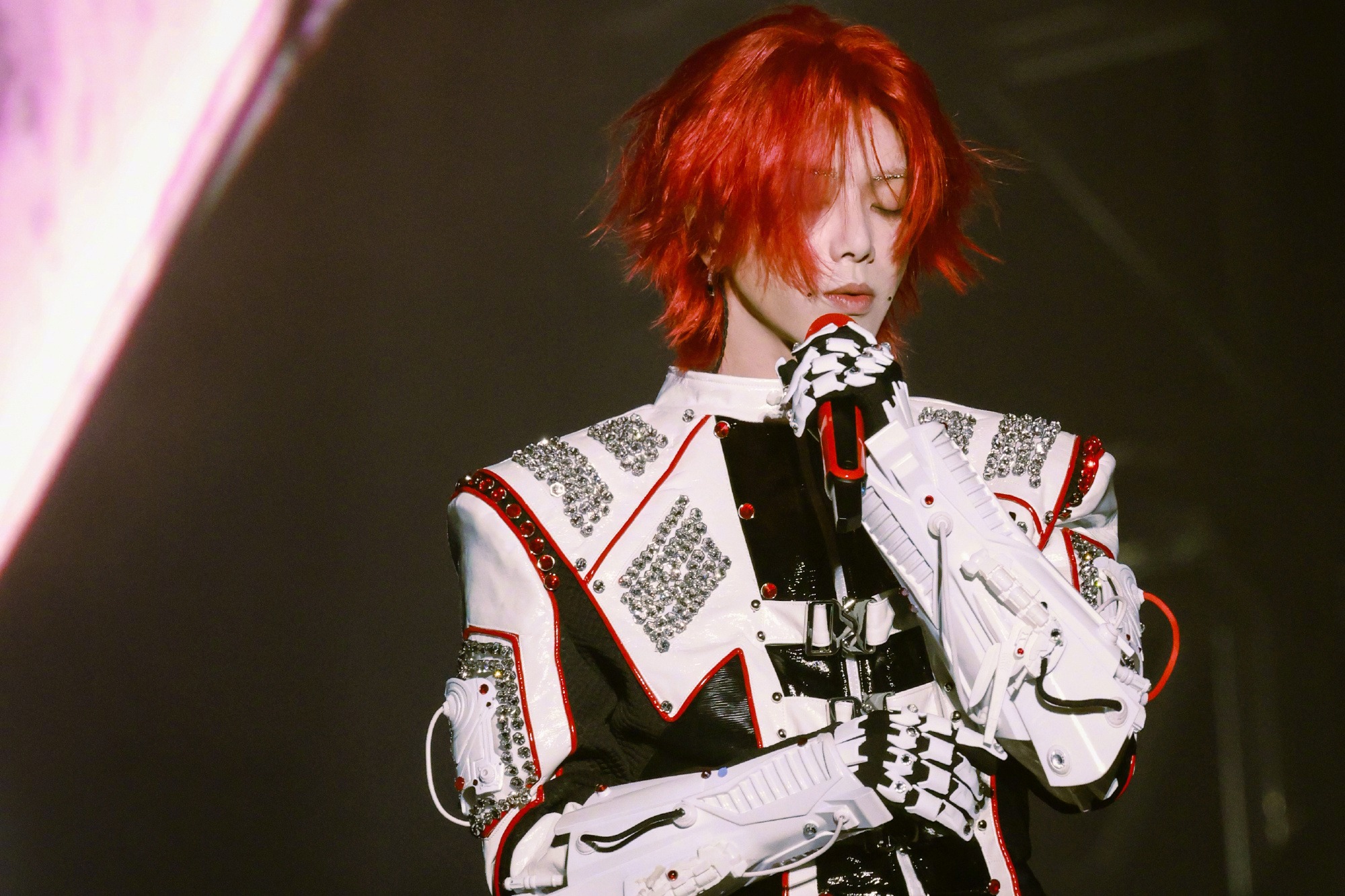 Ca sĩ mua 3 mảnh đất để tổ chức concert,&nbsp;s&acirc;n khấu quốc gia b&aacute;n sạch 100 ngh&igrave;n v&eacute; trong một đ&ecirc;m- Ảnh 2.