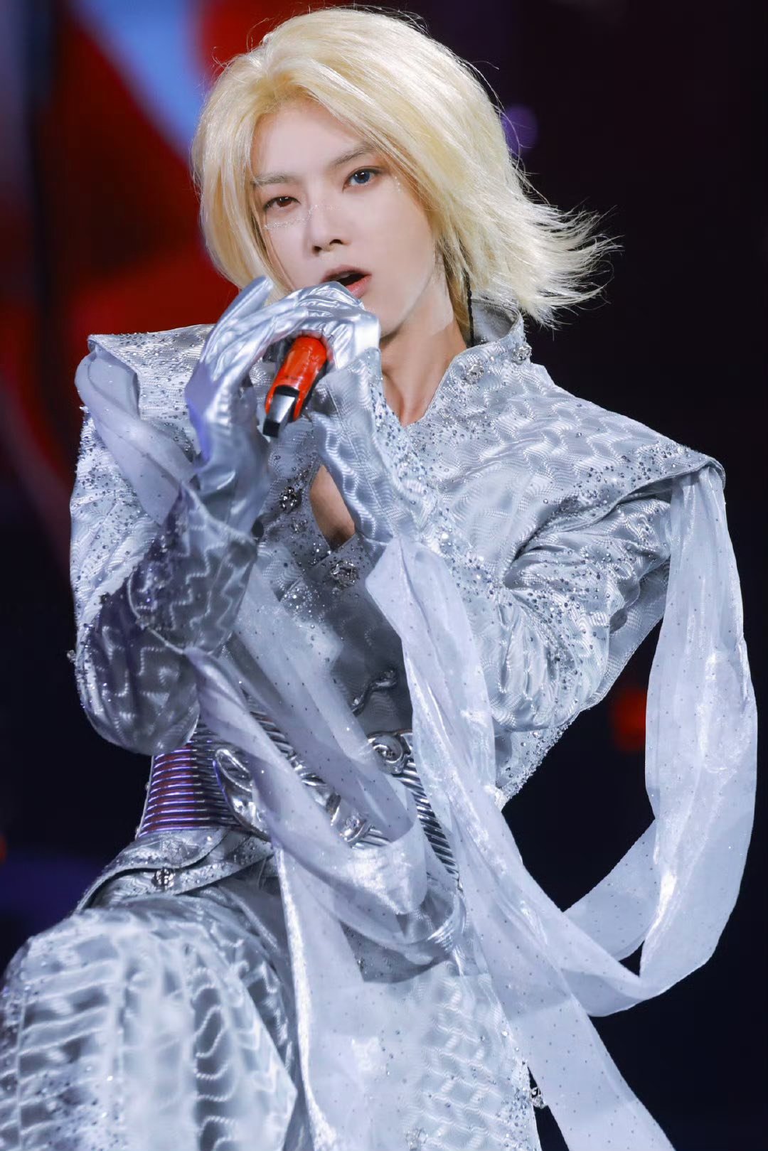 Ca sĩ mua 3 mảnh đất để tổ chức concert,&nbsp;s&acirc;n khấu quốc gia b&aacute;n sạch 100 ngh&igrave;n v&eacute; trong một đ&ecirc;m- Ảnh 6.