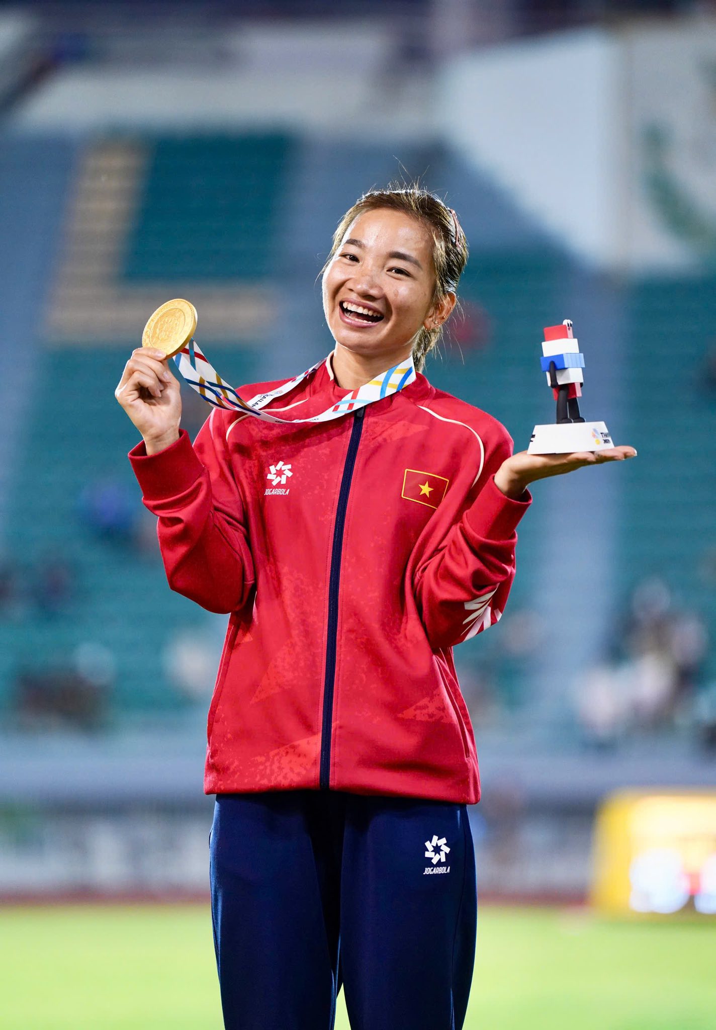 "Nữ ho&agrave;ng điền kinh" Nguyễn Thị Oanh khoe m&acirc;m cỗ c&uacute;ng &ocirc;ng C&ocirc;ng &ocirc;ng T&aacute;o, tổng kết năm 2025 rực rỡ- Ảnh 2.