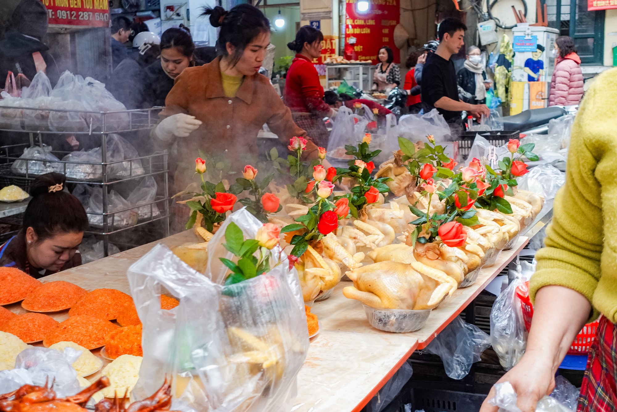 G&agrave; luộc 1 triệu/con vẫn đổ x&ocirc; mua - đ&acirc;y l&agrave; khu chợ hot nhất H&agrave; Nội h&ocirc;m nay!- Ảnh 6.