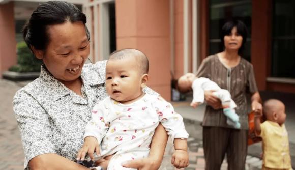 B&agrave; nội thường n&oacute;i 6 c&acirc;u n&agrave;y khi tr&ocirc;ng ch&aacute;u: Kh&ocirc;ng phải dỗ trẻ m&agrave; đang 