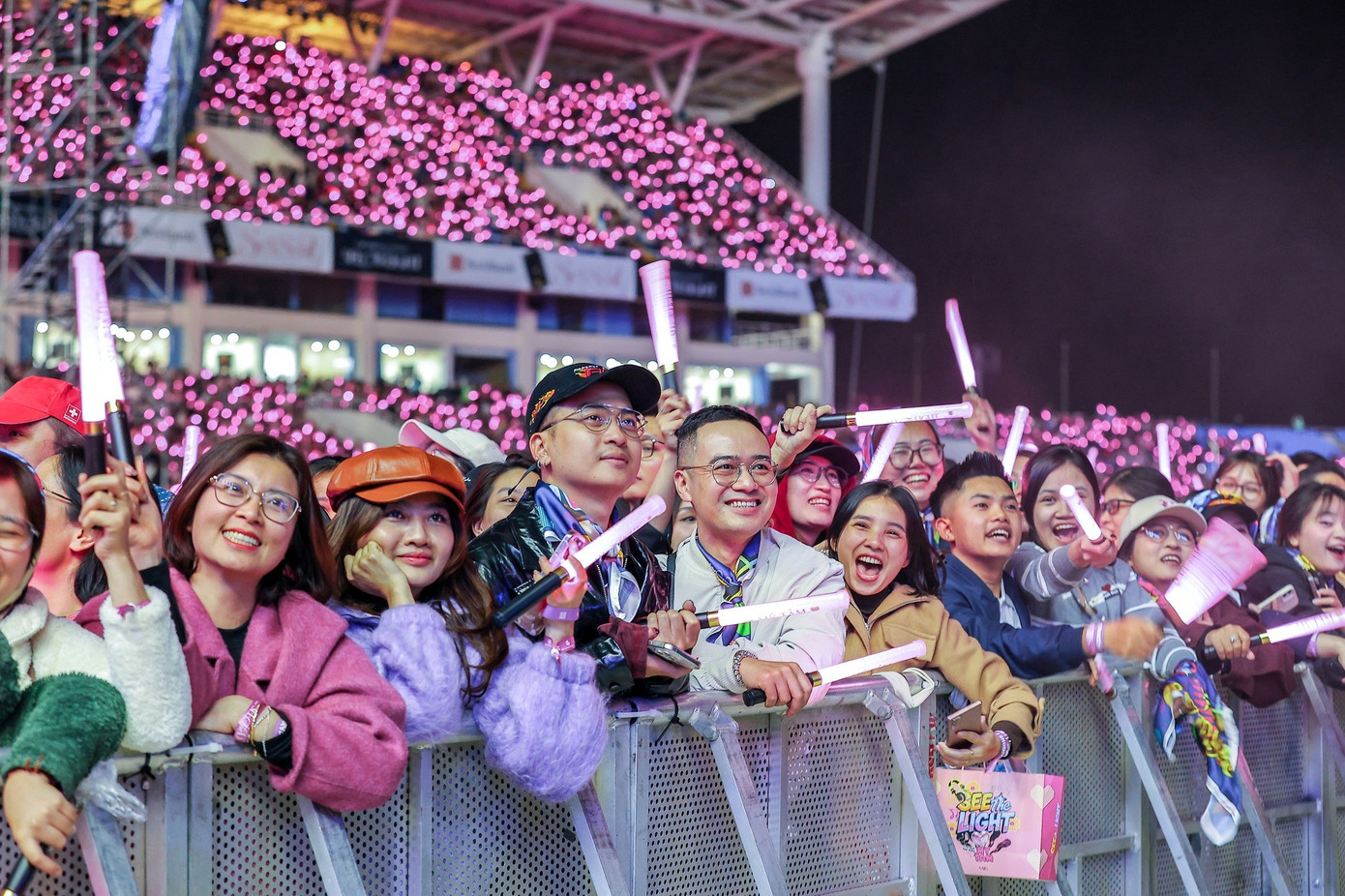 Ca sĩ Việt n&agrave;o cận kề ngưỡng c&aacute;t-x&ecirc; một tỷ đồng/show- Ảnh 22.