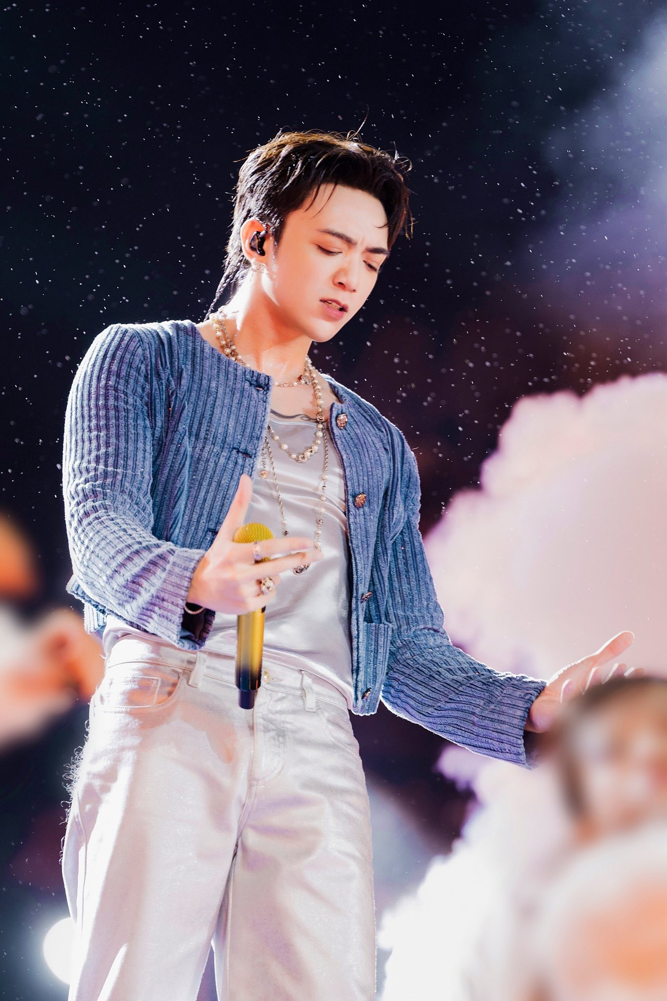 Ca sĩ Việt n&agrave;o cận kề ngưỡng c&aacute;t-x&ecirc; một tỷ đồng/show- Ảnh 2.