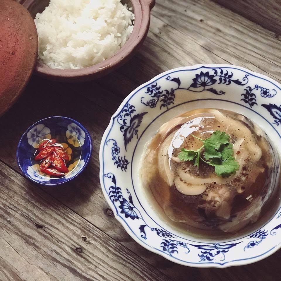 Đặc sản nỗi nhớ g&oacute;i tr&ograve;n trong b&aacute;t thịt đ&ocirc;ng trong veo: M&oacute;n ăn "lạnh" nhưng sưởi ấm cả m&ugrave;a đo&agrave;n vi&ecirc;n- Ảnh 2.