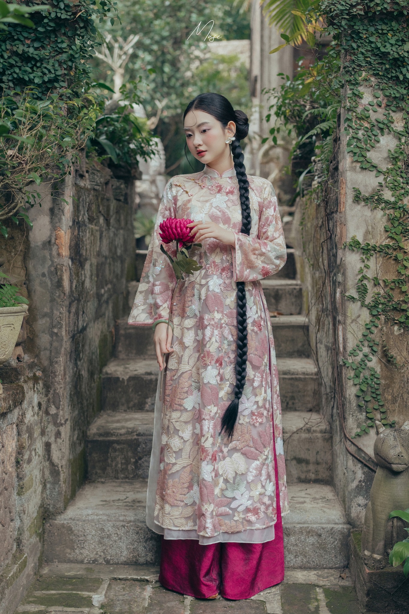 N&agrave;ng mệnh Thổ chọn &aacute;o d&agrave;i Tết đẹp như Huyền Lizzie: Vừa t&ocirc;n d&aacute;ng, nịnh da, vừa h&uacute;t t&agrave;i lộc đầu năm mới- Ảnh 9.