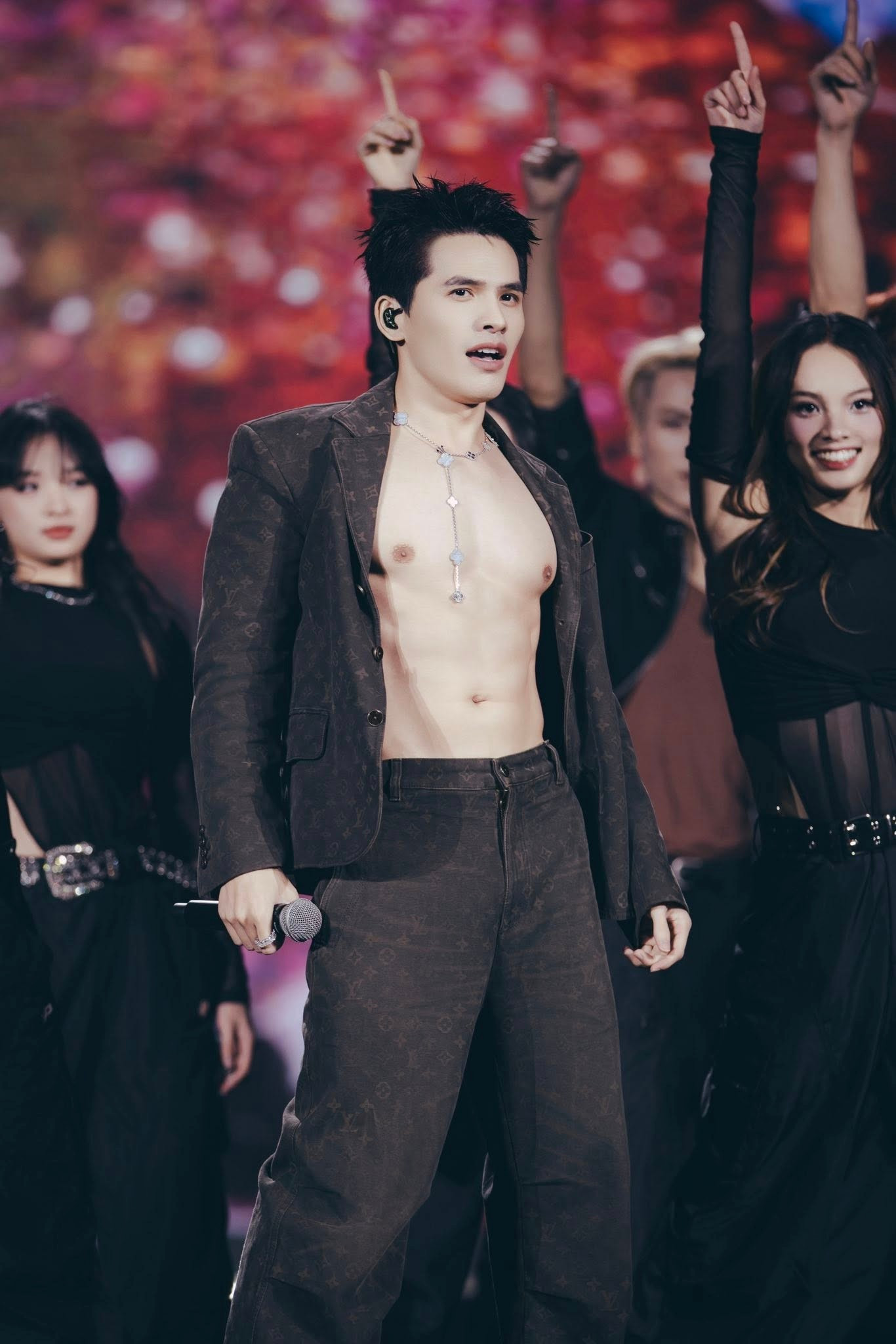 Ca sĩ Việt n&agrave;o cận kề ngưỡng c&aacute;t-x&ecirc; một tỷ đồng/show- Ảnh 16.