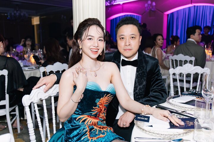 Cuộc sống b&ecirc;n 