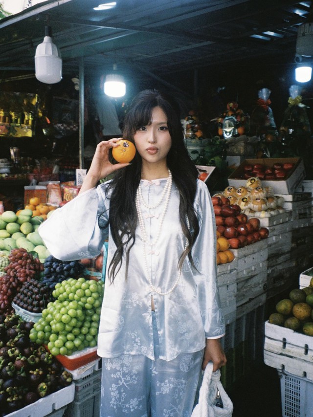 &Aacute;o b&agrave; ba lụa gấm chiếm lĩnh thị trường Tết 2026: Cuộc cạnh tranh mới của c&aacute;c local brand Việt- Ảnh 17.