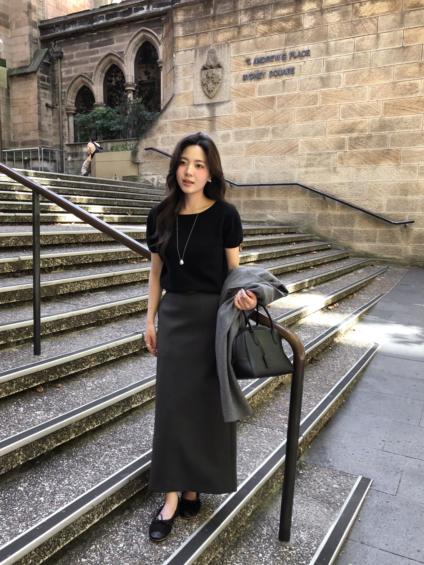 4 kiểu trang phục c&ocirc;ng sở đơn giản nhưng kh&ocirc;ng "nhạt", ai mặc cũng đẹp- Ảnh 1.