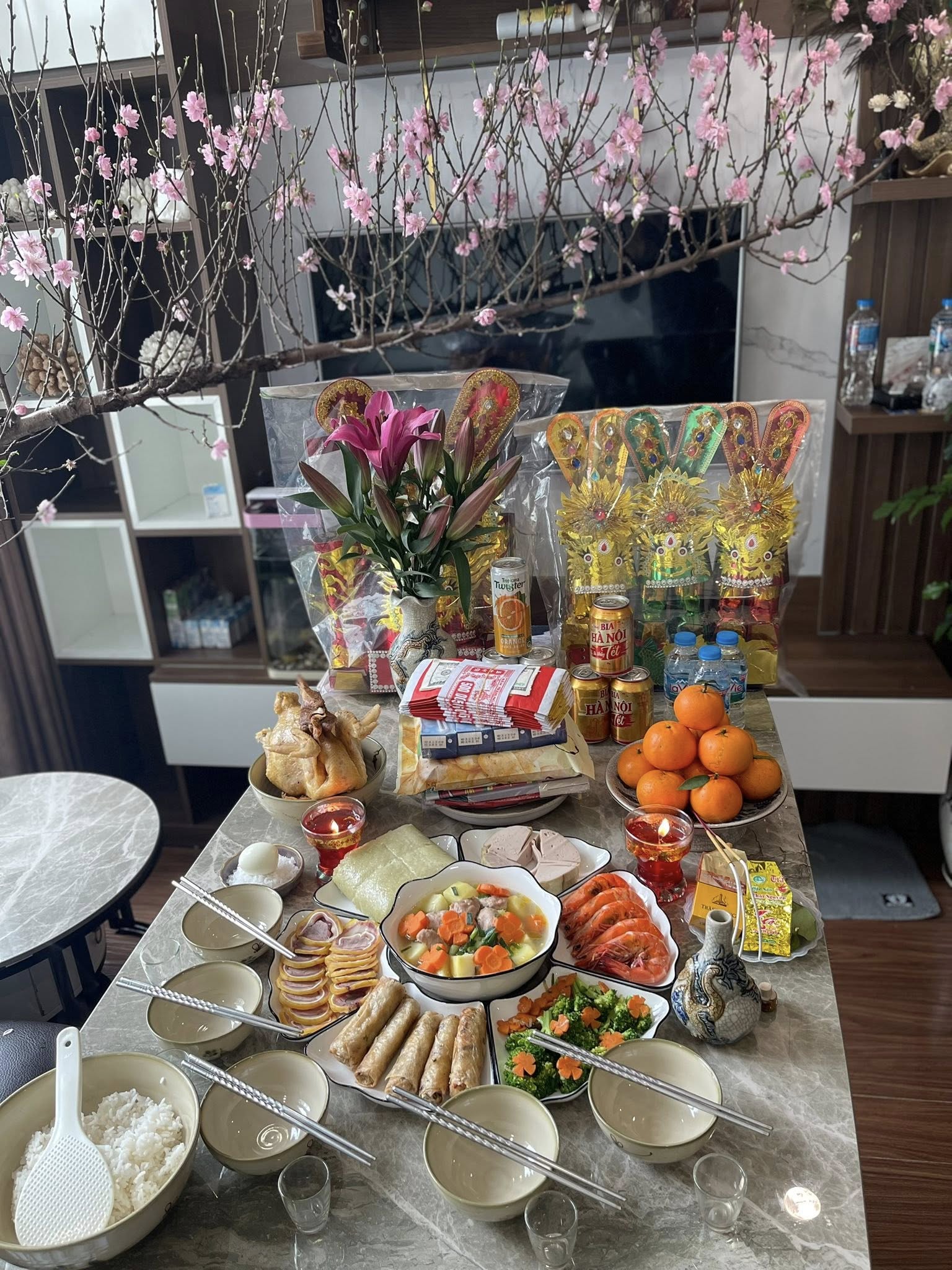 "Đại hội" khoe m&acirc;m c&uacute;ng &ocirc;ng C&ocirc;ng &ocirc;ng T&aacute;o ngập tr&agrave;n MXH: Kh&ocirc;ng chỉ nhiều m&oacute;n ăn may mắn m&agrave; c&ograve;n đẹp đến "n&iacute;n thở"- Ảnh 12.