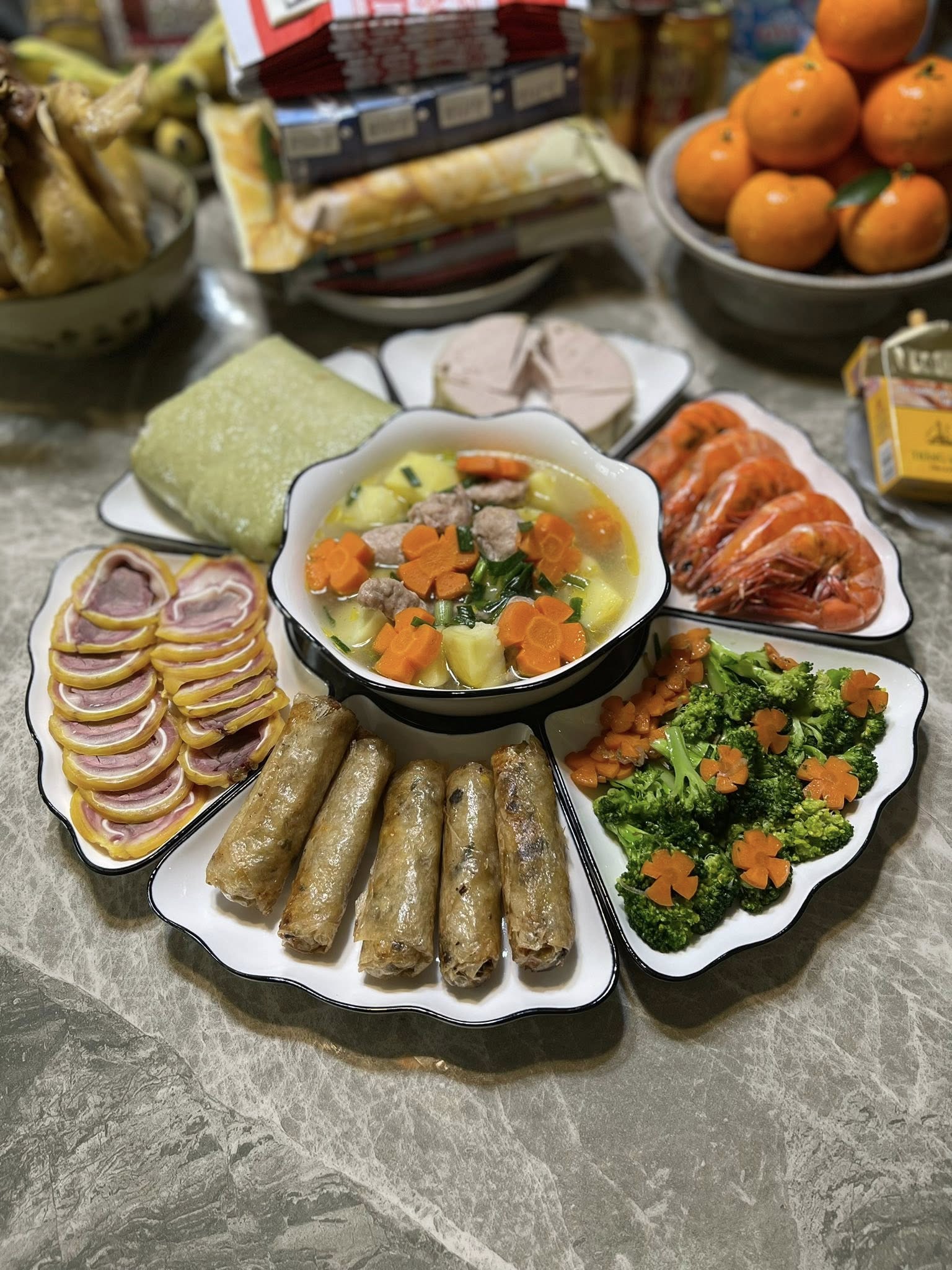 "Đại hội" khoe m&acirc;m c&uacute;ng &ocirc;ng C&ocirc;ng &ocirc;ng T&aacute;o ngập tr&agrave;n MXH: Kh&ocirc;ng chỉ nhiều m&oacute;n ăn may mắn m&agrave; c&ograve;n đẹp đến "n&iacute;n thở"- Ảnh 13.