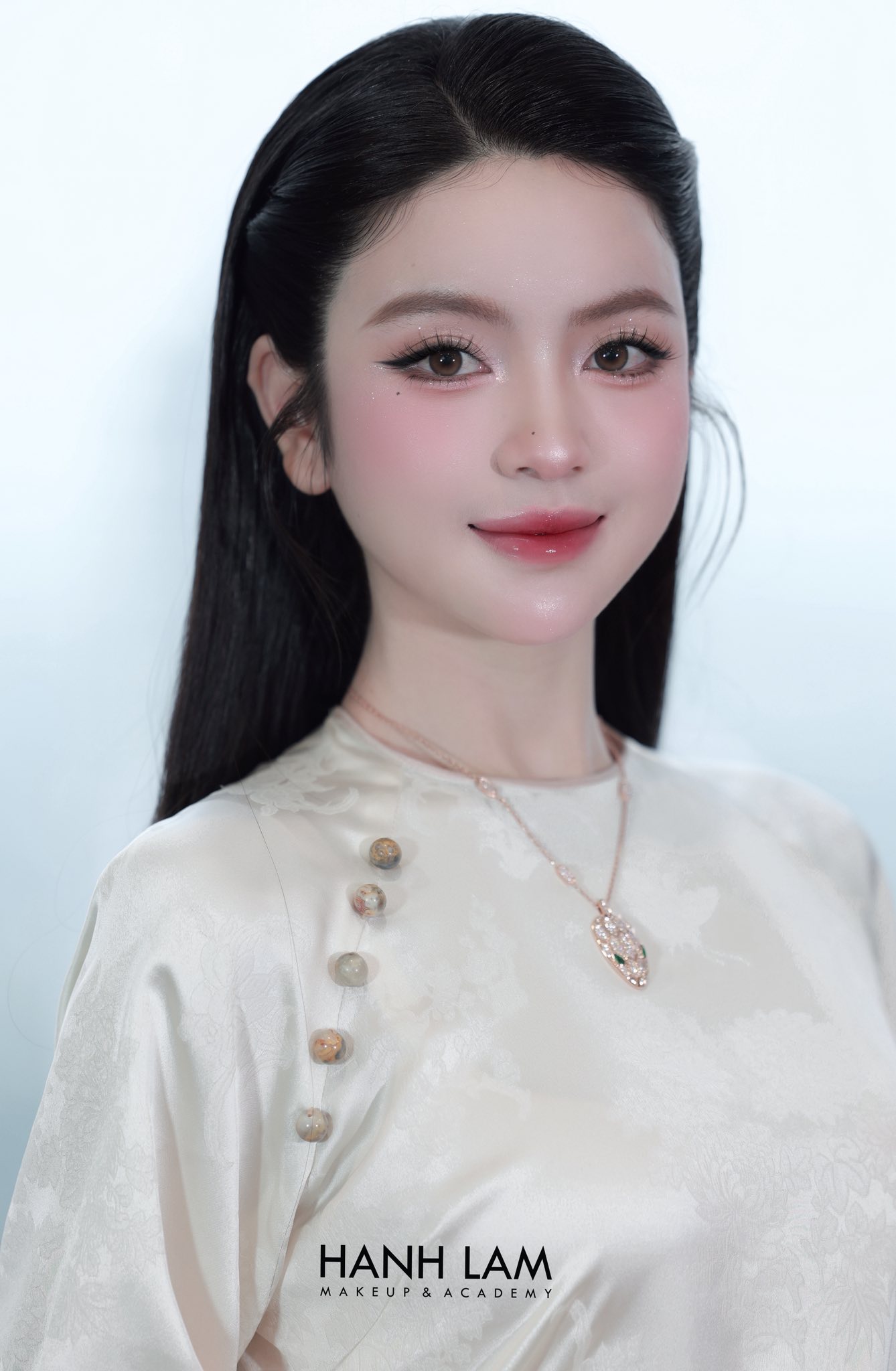 Chu Thanh Huyền xinh như b&uacute;p b&ecirc;, Quang Hải đi 