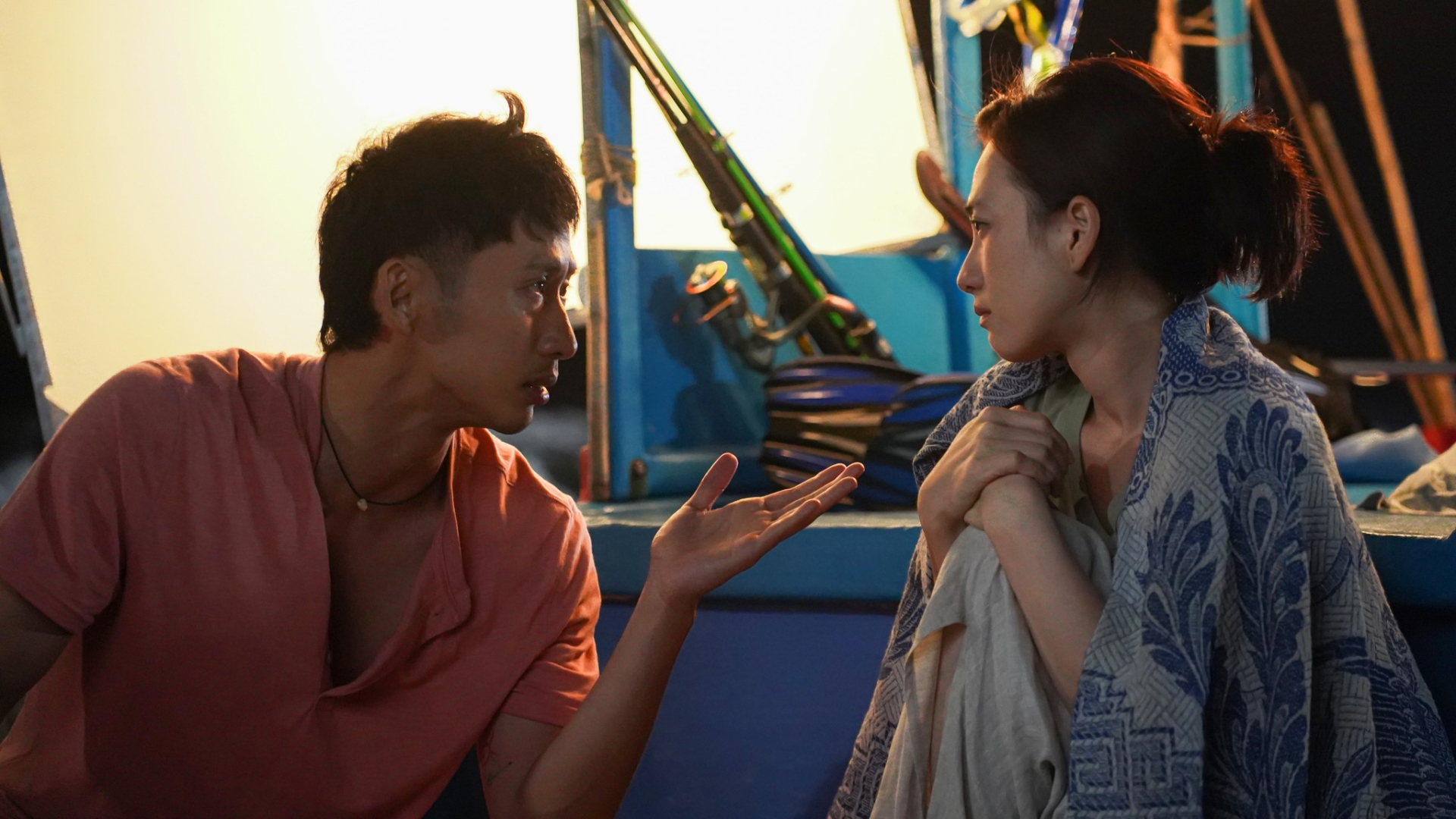 Tết xem phim Việt n&agrave;y đảm bảo cười mỏi miệng cả năm, nh&igrave;n cặp đ&ocirc;i đẹp nhất Vbiz y&ecirc;u nhau m&agrave; cả nước tung hoa ăn mừng- Ảnh 1.