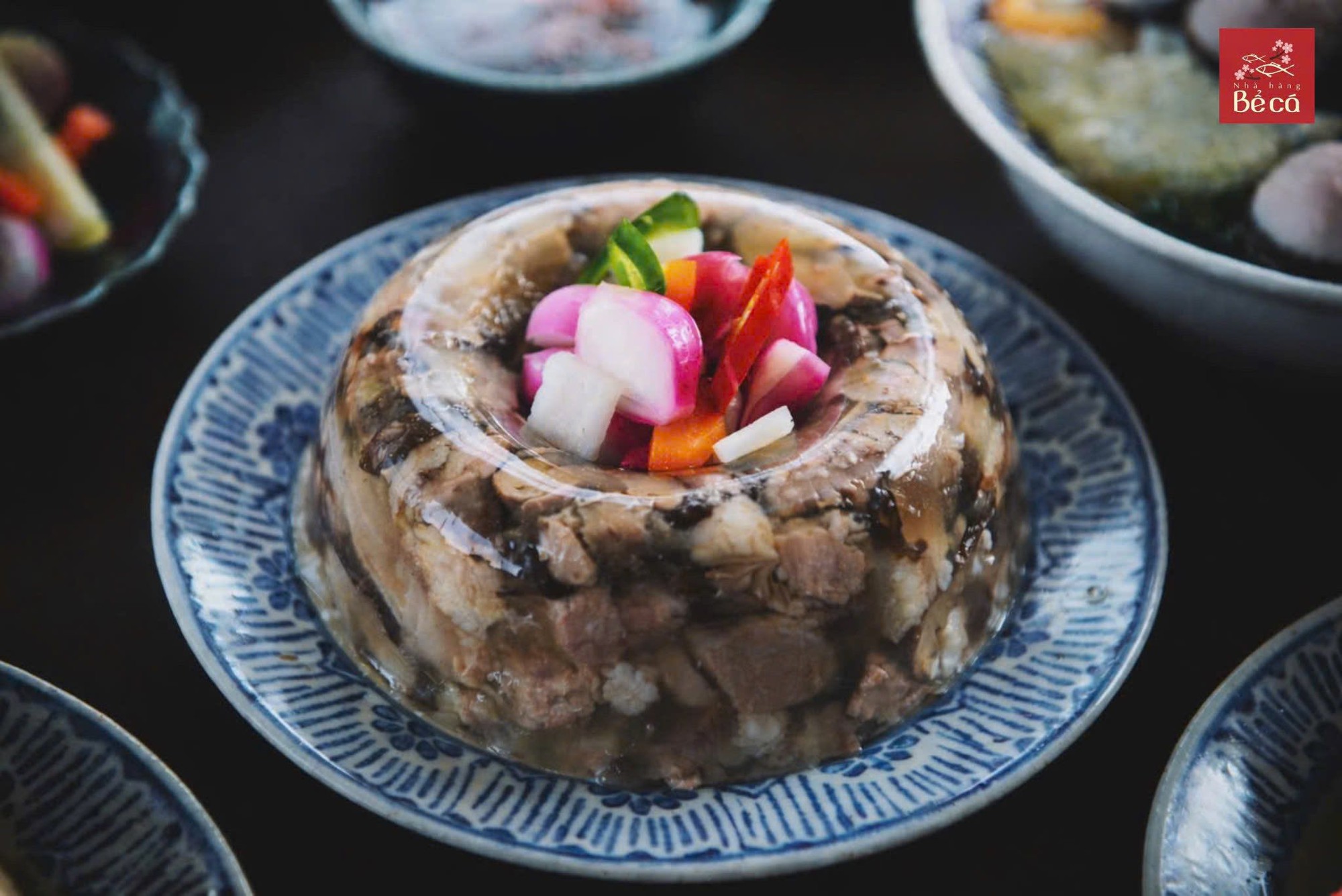 Đặc sản nỗi nhớ g&oacute;i tr&ograve;n trong b&aacute;t thịt đ&ocirc;ng trong veo: M&oacute;n ăn "lạnh" nhưng sưởi ấm cả m&ugrave;a đo&agrave;n vi&ecirc;n- Ảnh 3.