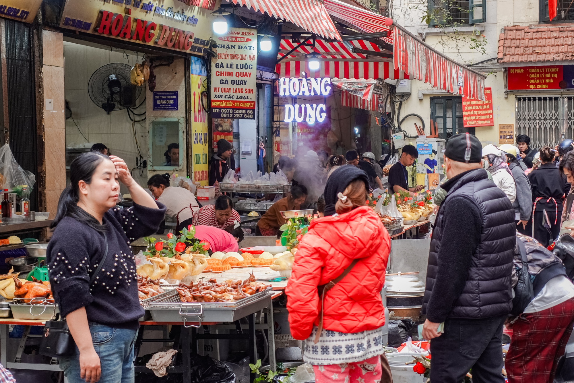 G&agrave; luộc 1 triệu/con vẫn đổ x&ocirc; mua - đ&acirc;y l&agrave; khu chợ hot nhất H&agrave; Nội h&ocirc;m nay!- Ảnh 7.