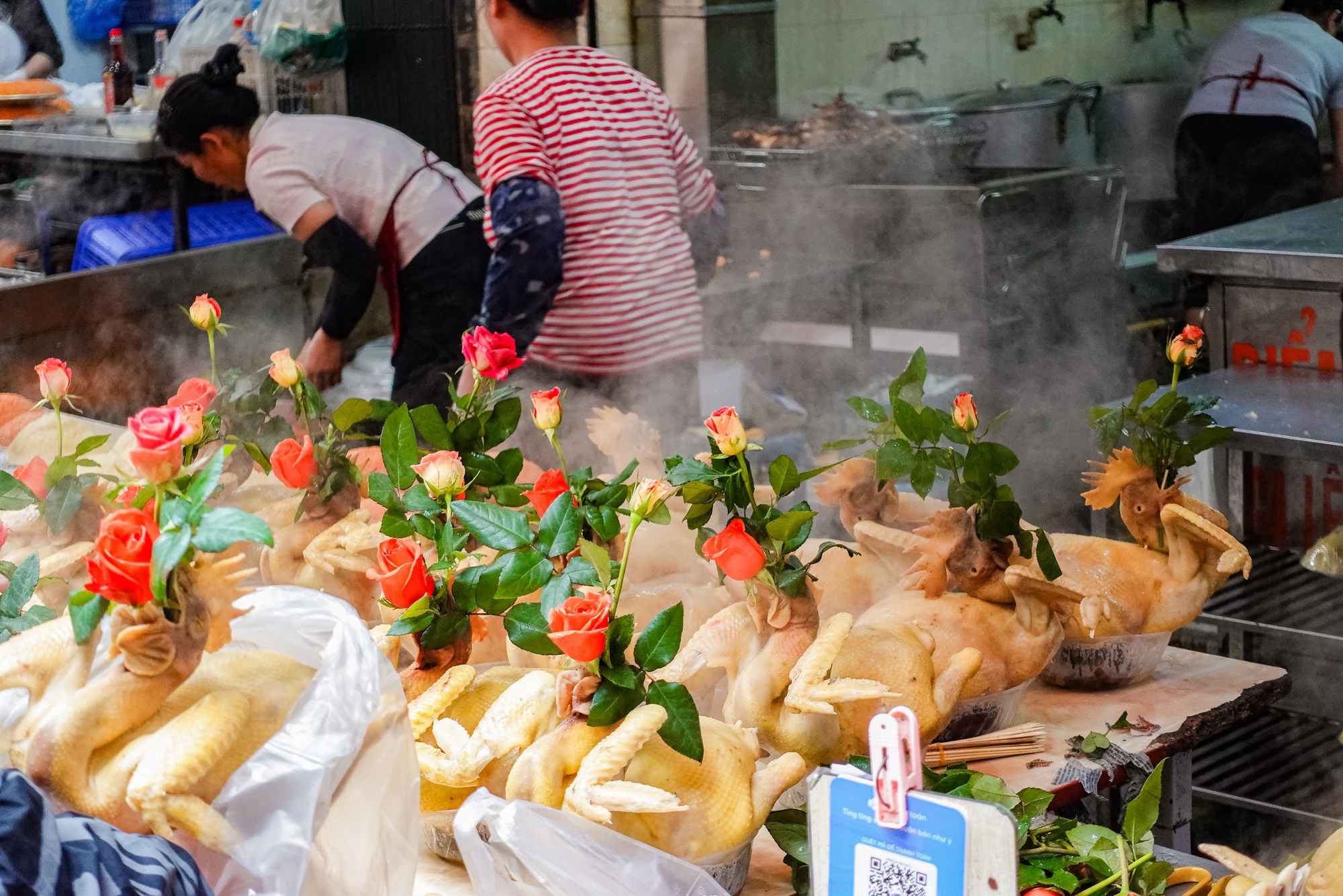 G&agrave; luộc 1 triệu/con vẫn đổ x&ocirc; mua - đ&acirc;y l&agrave; khu chợ hot nhất H&agrave; Nội h&ocirc;m nay!- Ảnh 8.