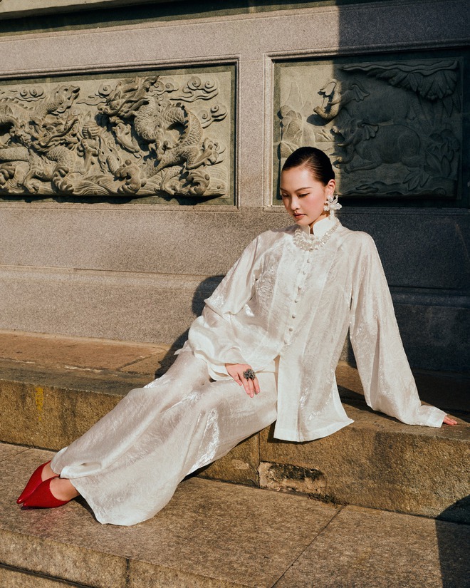 &Aacute;o b&agrave; ba lụa gấm chiếm lĩnh thị trường Tết 2026: Cuộc cạnh tranh mới của c&aacute;c local brand Việt- Ảnh 9.