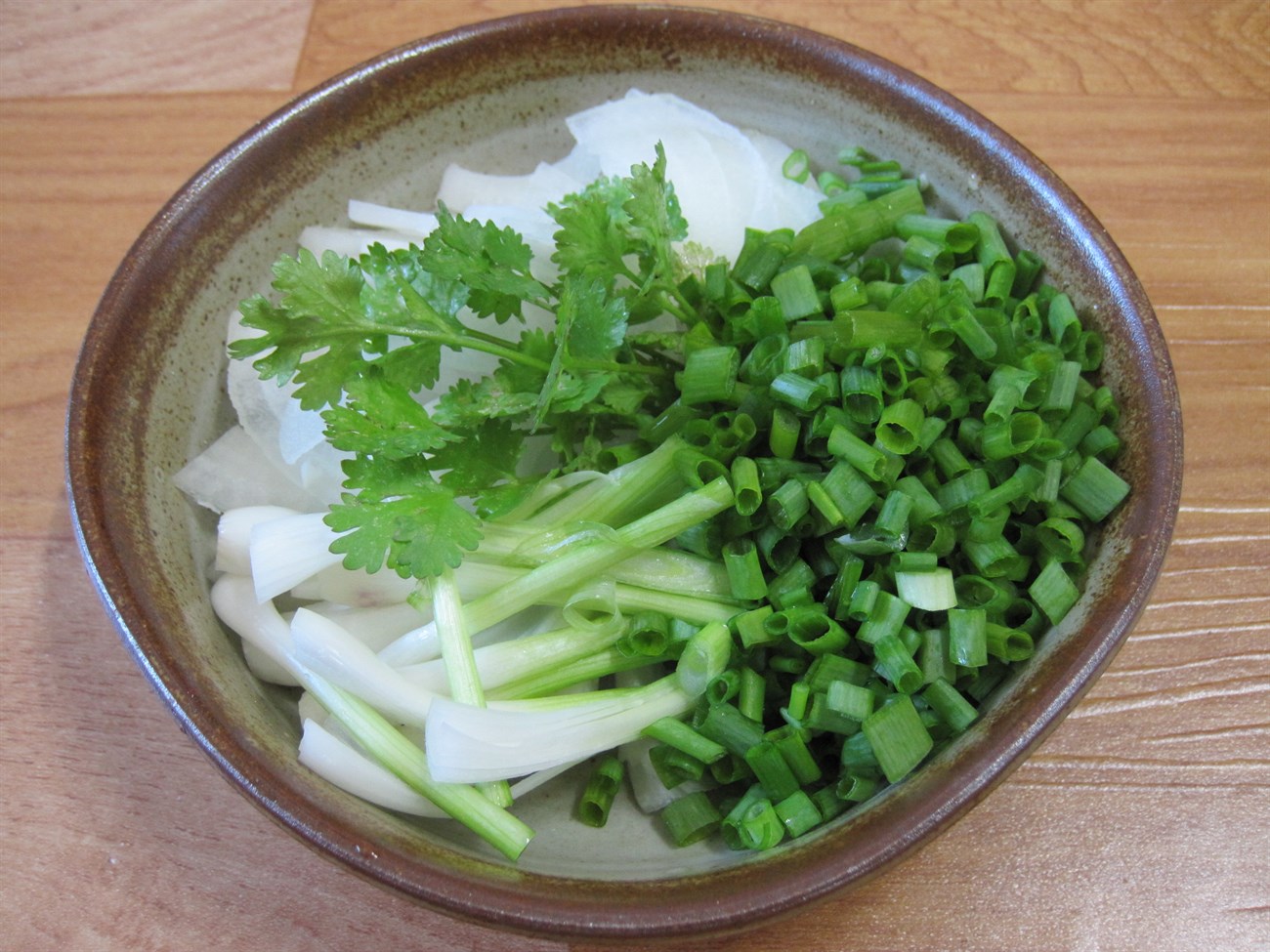 Rau m&ugrave;i - loại rau g&acirc;y chia rẽ nhất thế giới lại &acirc;m thầm mang 3 lợi &iacute;ch sức khỏe khiến ai cũng bất ngờ- Ảnh 3.