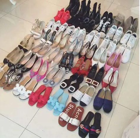 Người phụ nữ mua sỉ 500 đ&ocirc;i gi&agrave;y qua livestream, thanh to&aacute;n to&agrave;n bộ nhưng nhận về 90 sản phẩm k&eacute;m chất lượng: Ai chịu tr&aacute;ch nhiệm?- Ảnh 1.