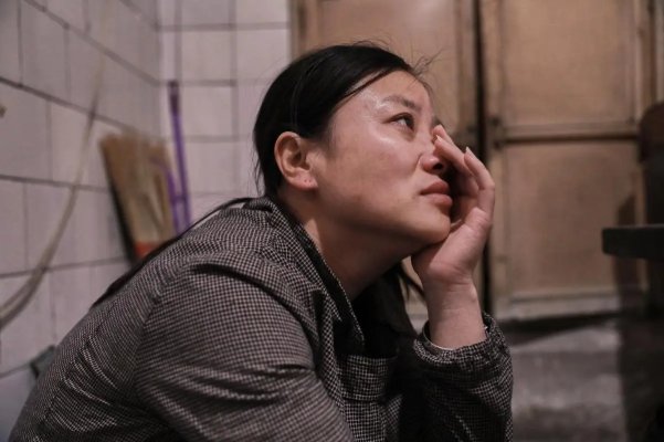 Người phụ nữ mua sỉ 500 đ&ocirc;i gi&agrave;y qua livestream, thanh to&aacute;n to&agrave;n bộ nhưng nhận về 90 sản phẩm k&eacute;m chất lượng: Ai chịu tr&aacute;ch nhiệm?- Ảnh 2.