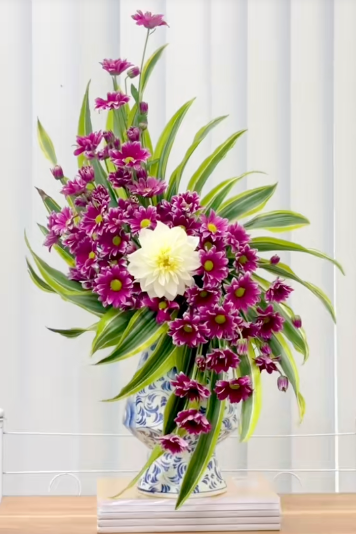 Mẹ đảm chia sẻ c&aacute;ch với 30k c&oacute; ngay b&igrave;nh hoa c&uacute;c b&agrave;y b&agrave;n thờ ng&agrave;y Tết: Nhẹ nh&agrave;ng, tinh tế, ai cắm cũng xinh- Ảnh 1.