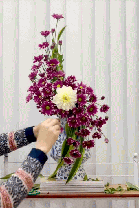 Mẹ đảm chia sẻ c&aacute;ch với 30k c&oacute; ngay b&igrave;nh hoa c&uacute;c b&agrave;y b&agrave;n thờ ng&agrave;y Tết: Nhẹ nh&agrave;ng, tinh tế, ai cắm cũng xinh- Ảnh 5.