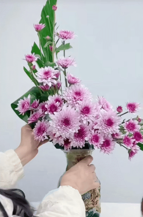 Mẹ đảm chia sẻ c&aacute;ch với 30k c&oacute; ngay b&igrave;nh hoa c&uacute;c b&agrave;y b&agrave;n thờ ng&agrave;y Tết: Nhẹ nh&agrave;ng, tinh tế, ai cắm cũng xinh- Ảnh 10.