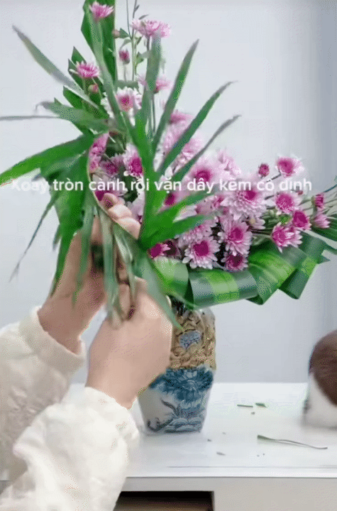 Mẹ đảm chia sẻ c&aacute;ch với 30k c&oacute; ngay b&igrave;nh hoa c&uacute;c b&agrave;y b&agrave;n thờ ng&agrave;y Tết: Nhẹ nh&agrave;ng, tinh tế, ai cắm cũng xinh- Ảnh 11.