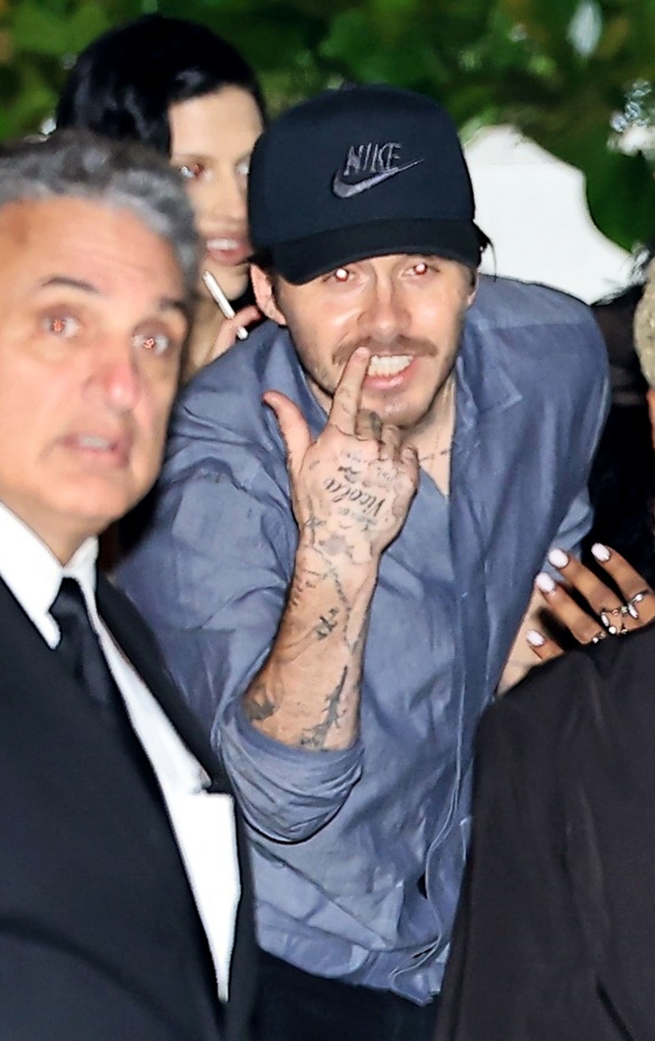 Cạn sạch t&igrave;nh nghĩa: Sau David Beckham-Victoria, 3 em ruột cũng bị Brooklyn xo&aacute; h&igrave;nh xăm, Harper tưởng được cưng cũng bị phũ ph&agrave;ng- Ảnh 1.