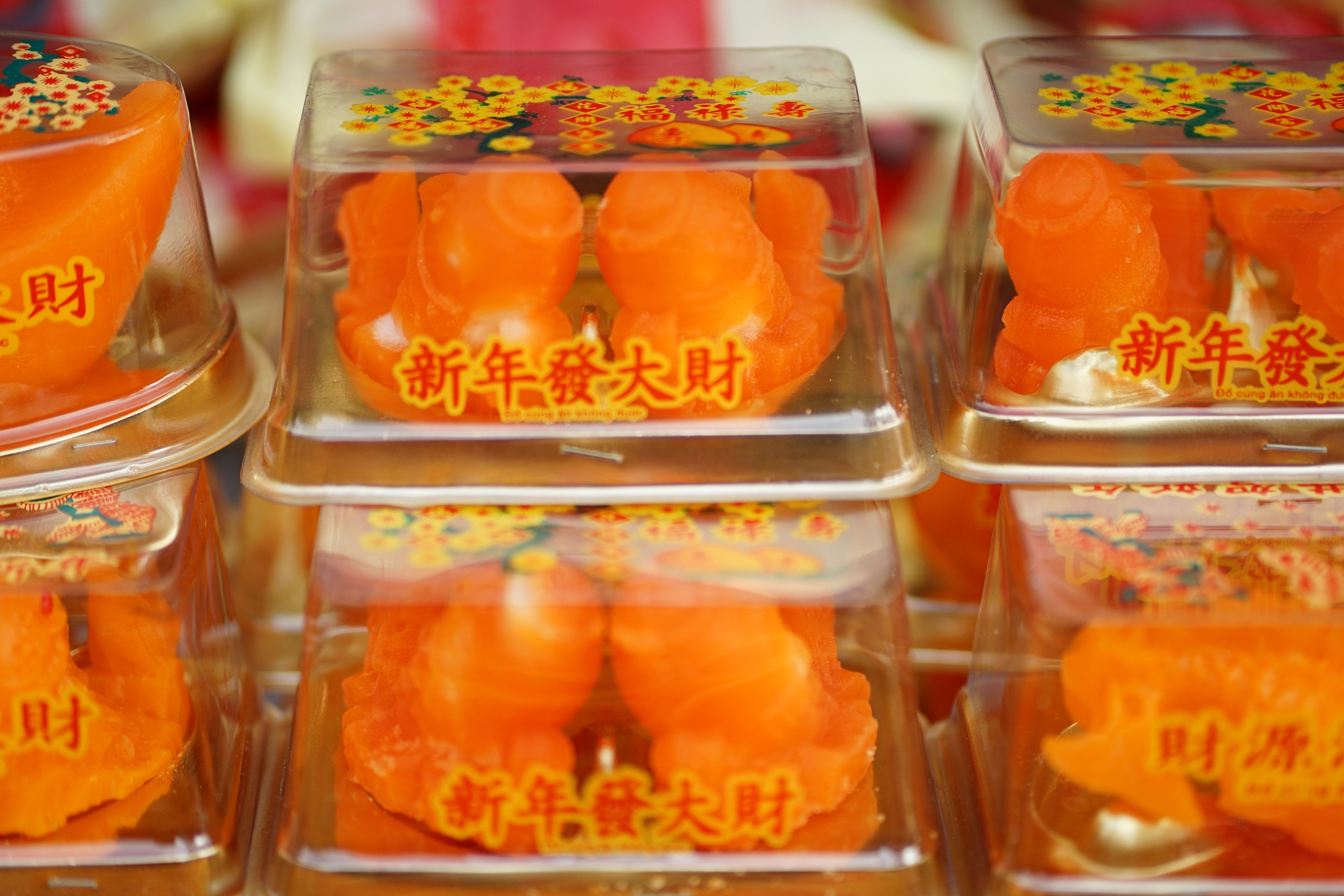 Cảnh tượng lạ l&ugrave;ng ng&agrave;y &ocirc;ng T&aacute;o: B&aacute;nh tr&aacute;i đẹp như v&agrave;ng nhưng người d&acirc;n chỉ d&aacute;m &ldquo;mua một nửa&rdquo; tại chợ người Hoa- Ảnh 9.