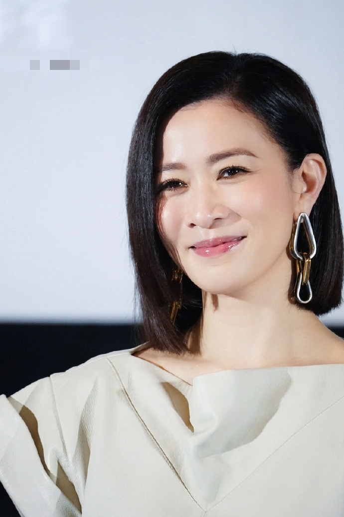 Minh tinh 51 tuổi bị chụp trộm tr&ecirc;n phố khiến ai nh&igrave;n cũng sững sờ- Ảnh 4.