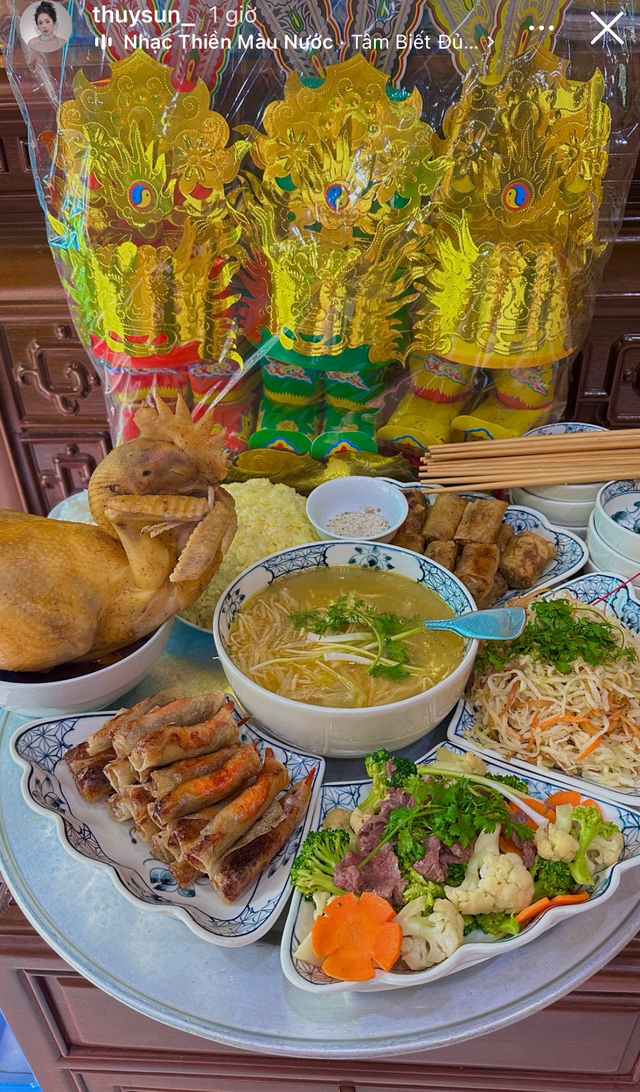 Vợ NSND Tự Long 10 điểm với m&acirc;m c&uacute;ng &ocirc;ng C&ocirc;ng &ocirc;ng T&aacute;o, Do&atilde;n Hải My flex kh&ocirc;ng gian thờ tự cho&aacute;ng ngợp- Ảnh 8.