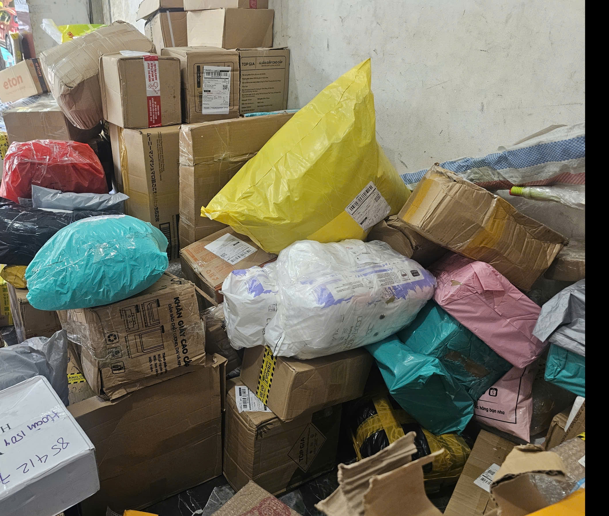 C&aacute;c đơn vị vận chuyển h&agrave;ng ho&aacute; c&oacute; th&ocirc;ng b&aacute;o quan trọng trước Tết- Ảnh 1.