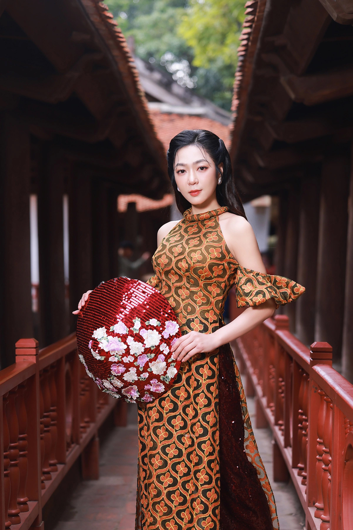 H&agrave; Thanh Xu&acirc;n xứng danh mỹ nh&acirc;n kh&ocirc;ng tuổi trong &aacute;o d&agrave;i Tết: Mỗi s&aacute;ng ngủ dậy đều uống 1 thứ được coi l&agrave; "nghi thức" chống gi&agrave; cho phụ nữ trung ni&ecirc;n- Ảnh 2.