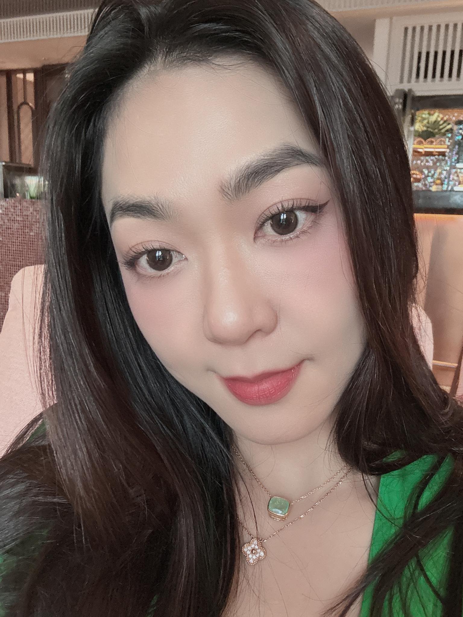 H&agrave; Thanh Xu&acirc;n xứng danh mỹ nh&acirc;n kh&ocirc;ng tuổi trong &aacute;o d&agrave;i Tết: Mỗi s&aacute;ng ngủ dậy đều uống 1 thứ được coi l&agrave; "nghi thức" chống gi&agrave; cho phụ nữ trung ni&ecirc;n- Ảnh 3.