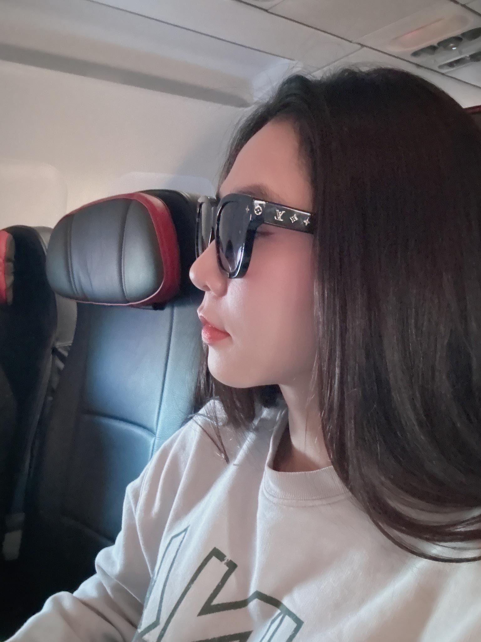 H&agrave; Thanh Xu&acirc;n xứng danh mỹ nh&acirc;n kh&ocirc;ng tuổi trong &aacute;o d&agrave;i Tết: Mỗi s&aacute;ng ngủ dậy đều uống 1 thứ được coi l&agrave; "nghi thức" chống gi&agrave; cho phụ nữ trung ni&ecirc;n- Ảnh 4.