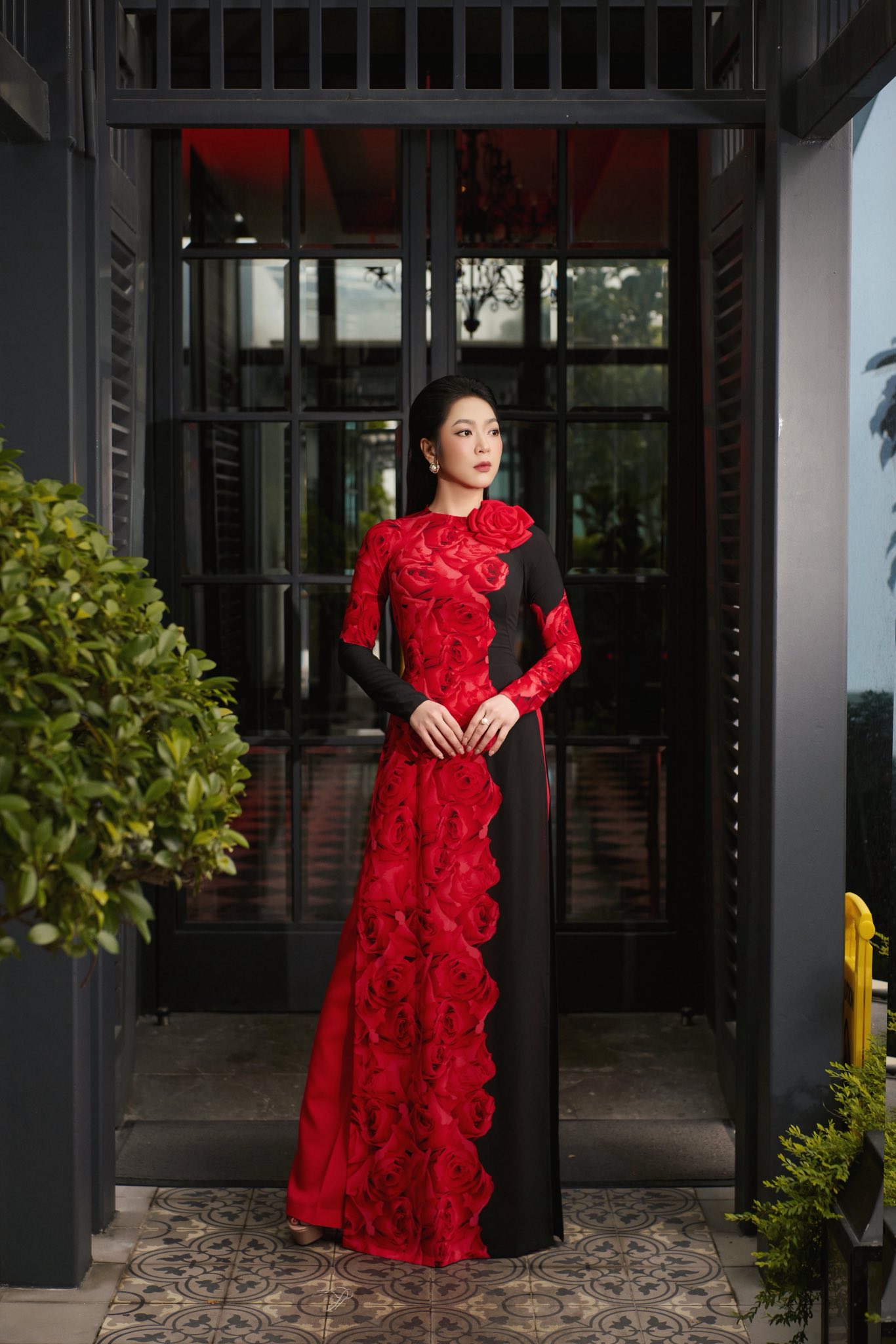 H&agrave; Thanh Xu&acirc;n xứng danh mỹ nh&acirc;n kh&ocirc;ng tuổi trong &aacute;o d&agrave;i Tết: Mỗi s&aacute;ng ngủ dậy đều uống 1 thứ được coi l&agrave; "nghi thức" chống gi&agrave; cho phụ nữ trung ni&ecirc;n- Ảnh 7.