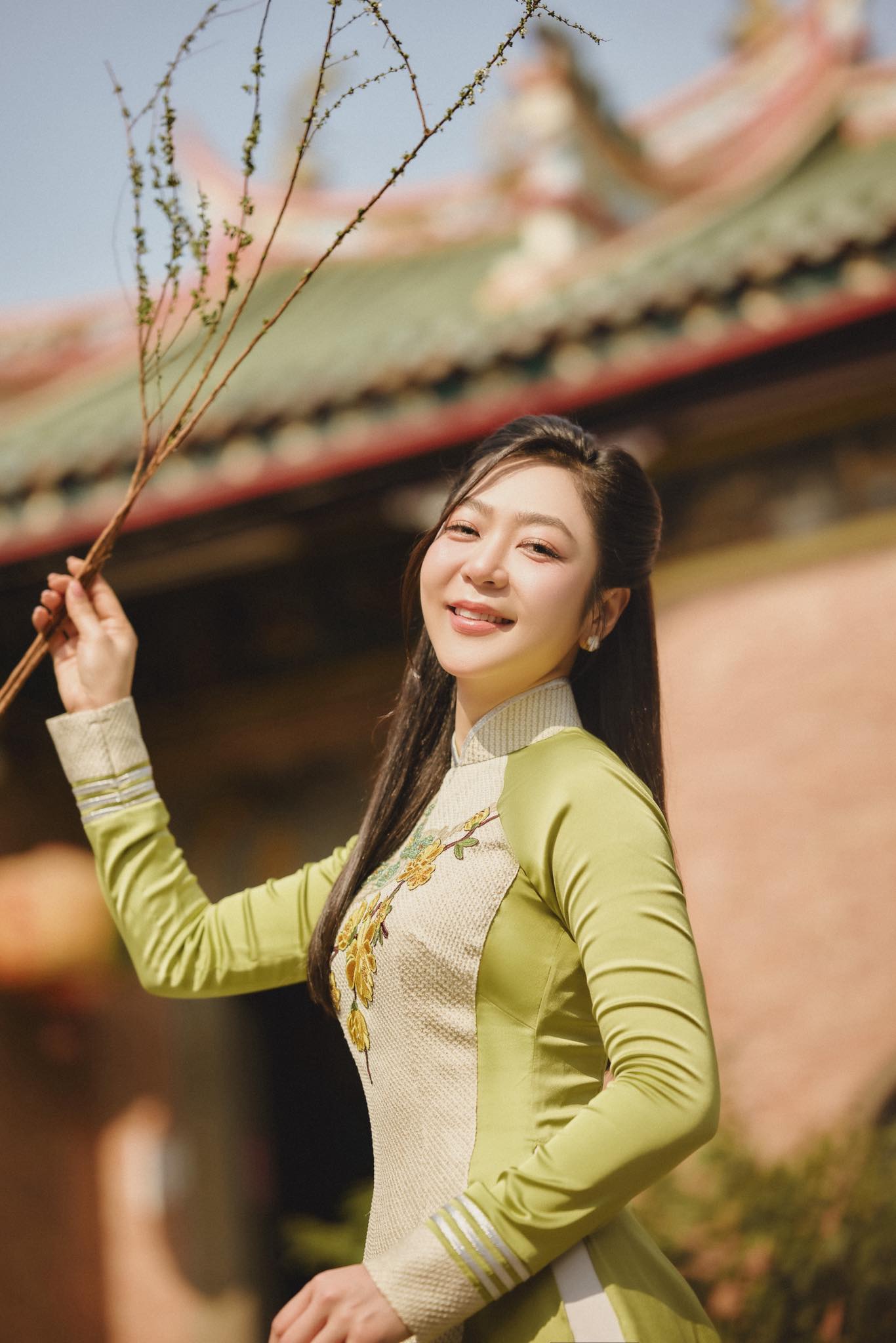 H&agrave; Thanh Xu&acirc;n xứng danh mỹ nh&acirc;n kh&ocirc;ng tuổi trong &aacute;o d&agrave;i Tết: Mỗi s&aacute;ng ngủ dậy đều uống 1 thứ được coi l&agrave; "nghi thức" chống gi&agrave; cho phụ nữ trung ni&ecirc;n- Ảnh 8.