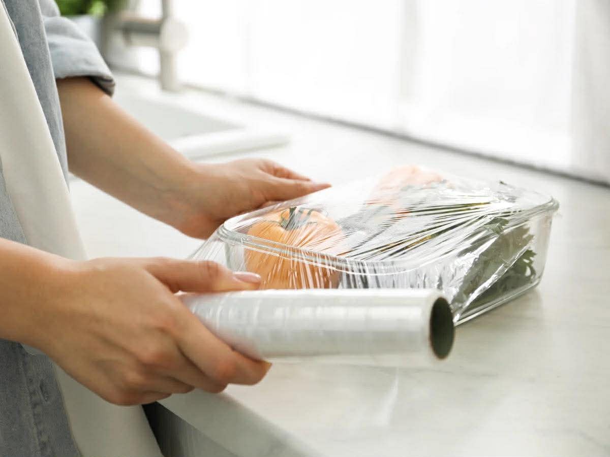 Đừng d&ugrave;ng m&agrave;ng bọc thực phẩm để bảo quản thức ăn thừa! C&aacute;c chuy&ecirc;n gia Nhật Bản tiết lộ phương ph&aacute;p kh&aacute; bất ngờ- Ảnh 2.