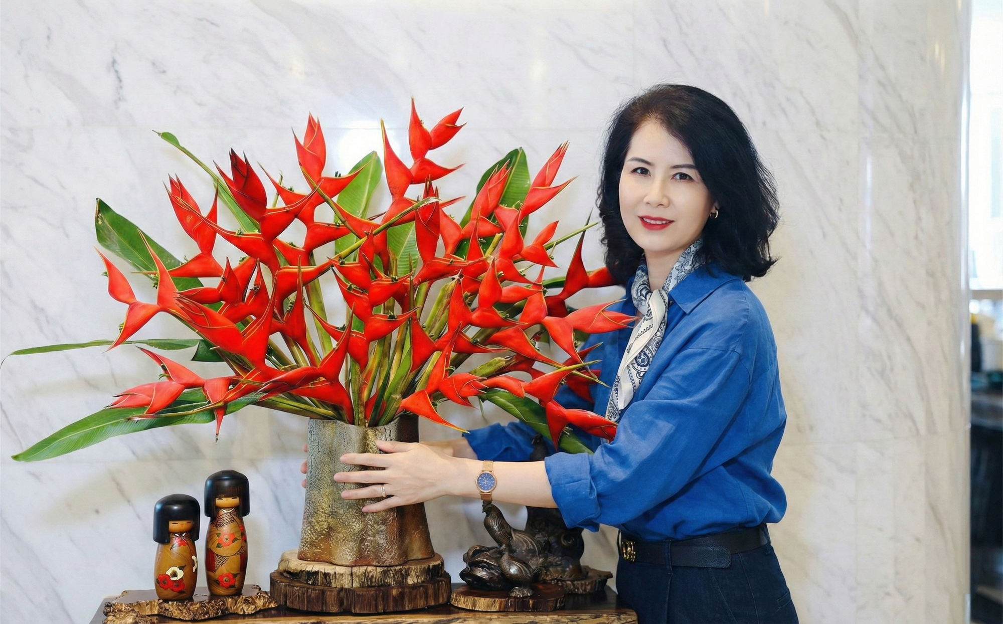 Chuối &eacute;n đỏ được mệnh danh&nbsp;"bảo bối" phong thủy năm Hỏa: Đẹp ma mị, bền cả th&aacute;ng, rước lộc "tiền đồ như gấm", ai nh&igrave;n cũng khen tấm tắc- Ảnh 1.