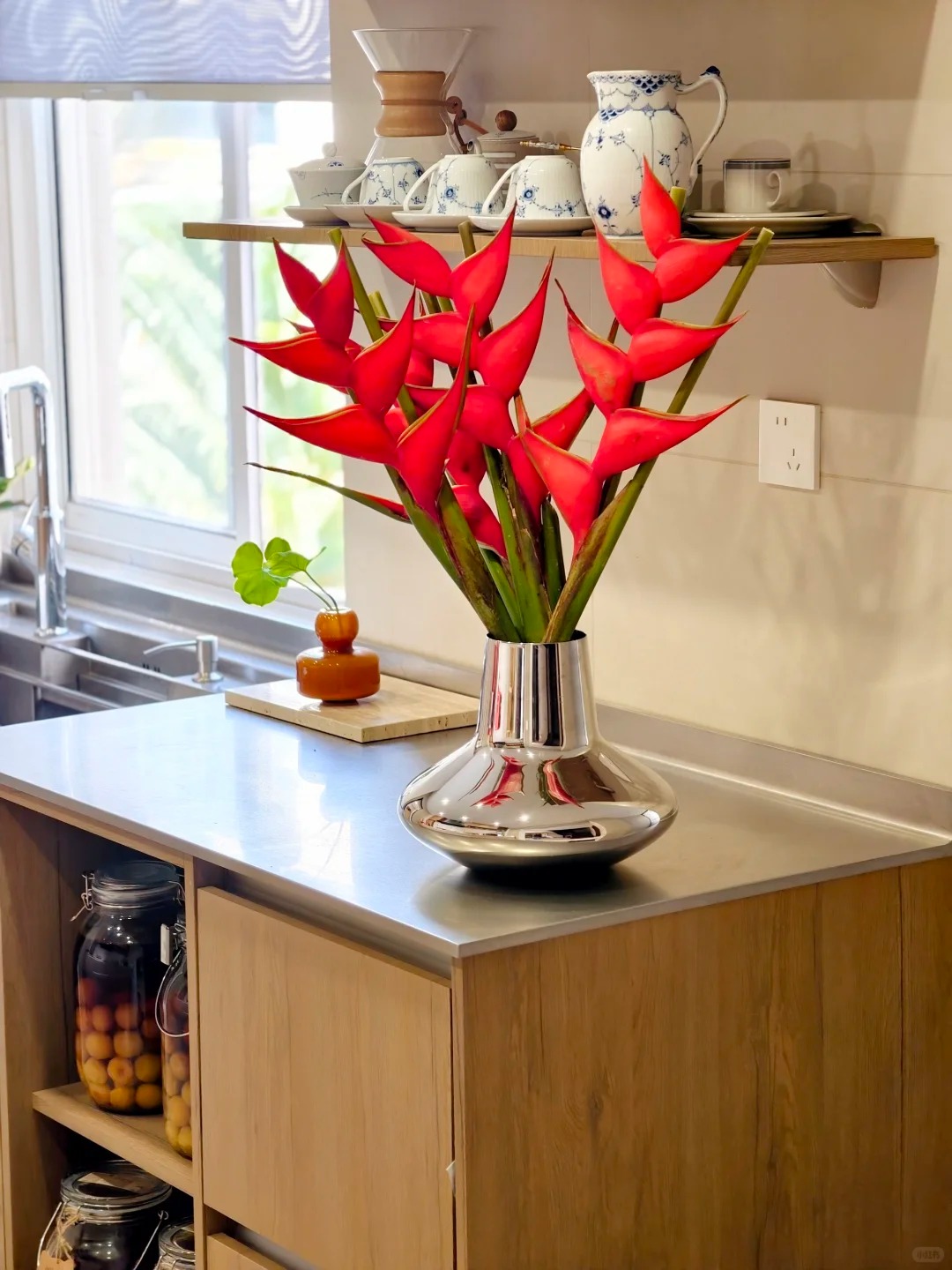 Chuối &eacute;n đỏ được mệnh danh&nbsp;"bảo bối" phong thủy năm Hỏa: Đẹp ma mị, bền cả th&aacute;ng, rước lộc "tiền đồ như gấm", ai nh&igrave;n cũng khen tấm tắc- Ảnh 12.